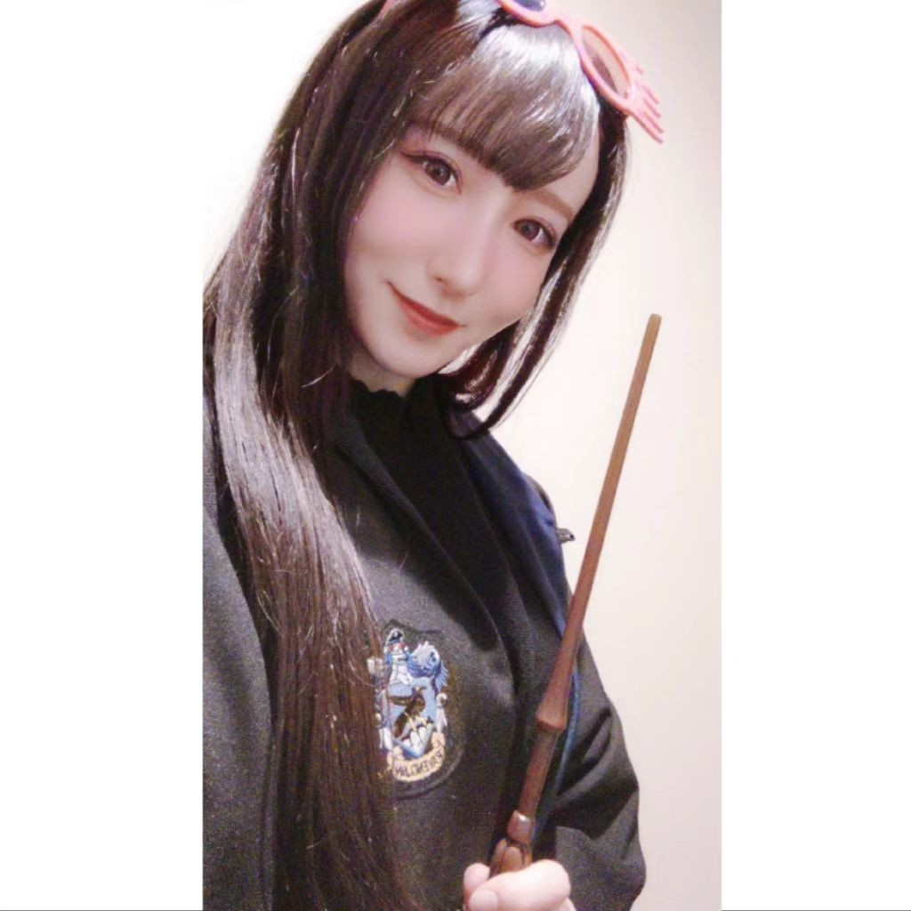 .
スタジオツアー②

中間にご飯を食べるところとバタービールのお店があって、展示もあるけどそのあたりは外展示だったからちょっと寒かった(2月)💦

入口のクロークにローブだけ着て上着預けたときに寒いので〜って言われたけど、耐えれるくらいの寒さだし殆ど室内展示だったからなんとかなる👌

ダーズリー家の解像度高くて、ハリーが洗う前の食器、ダドリーの写真で埋め尽くされた棚、マージ叔母さんの風船具合、1週間のランチメニューetc…
ハリーの部屋や暖炉から吹き出す手紙だけじゃなくて見どころがたくさん🙆🙆

ホグワ