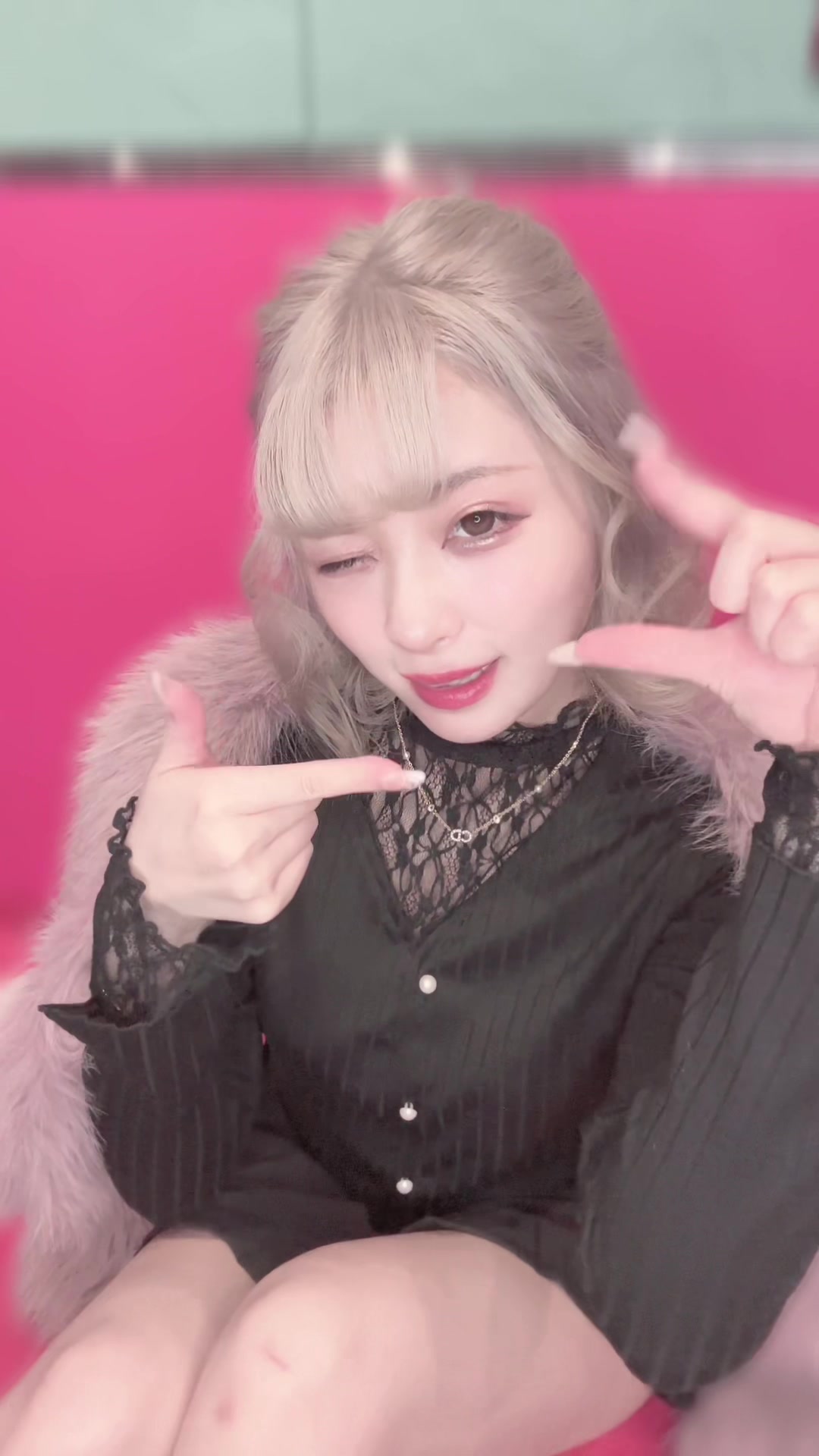 ウインク痙攣しすぎや。 @Love Rabbits(ラブラビッツ)  #こにちゃん #コンカフェ #コンカフェ嬢 #メイド喫茶 #メイドカフェ#ラブラビッツ #派手髪 #ギャル #すすきの #札幌 #踊ってみた #loverabitts