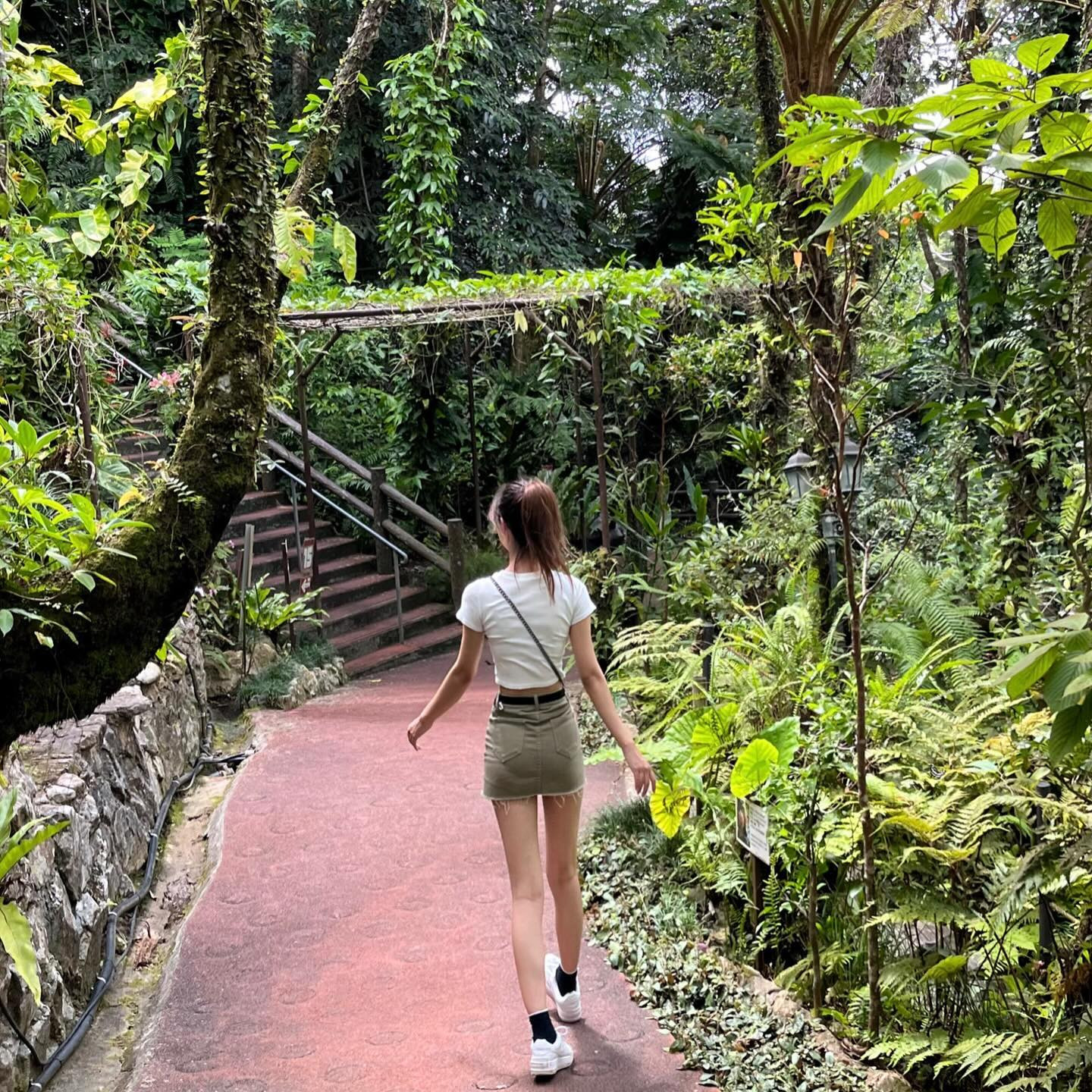 皆様こんにちは⭐️
写真見てたら投稿したい物が沢山あって何にしようか迷うなあ💭
北海道も少しずつ暖かくなってきているので沖縄に行った時の
写真を載せてみま〜す🏝️🩵
初めて沖縄の本島に行ってみたんだけど海がすーごくきれいで
魚も可愛いお魚だらけで幸せでした🐠
美ら海水族館のイルカショーは素敵すぎて泣きました🐬🩵
沖縄でも食べてばっかり大好物のガーリックシュリンプが
美味しすぎる〜ｼｱﾜｾ🦐🧡
やっぱ自然ってすごく癒されますﾈ✨
沖縄オススメあれば是非教えてくださいっ🔎
我礼でお待ちしてますっ📍 @club