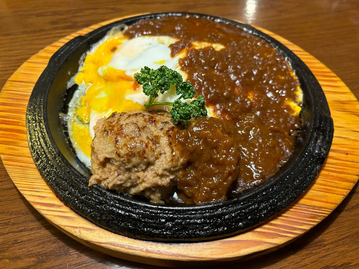 オムカレーハンバーグ！！
いっぱい食べてお腹いっぱい😚

２日間のおやすみでリフレッシュできました！！
今週は残り金、土で出勤します🥰

#すすきの #クラブ我礼 #クラブ
#東洋企画グループ #掛け持ち女子 @clubgalle2580