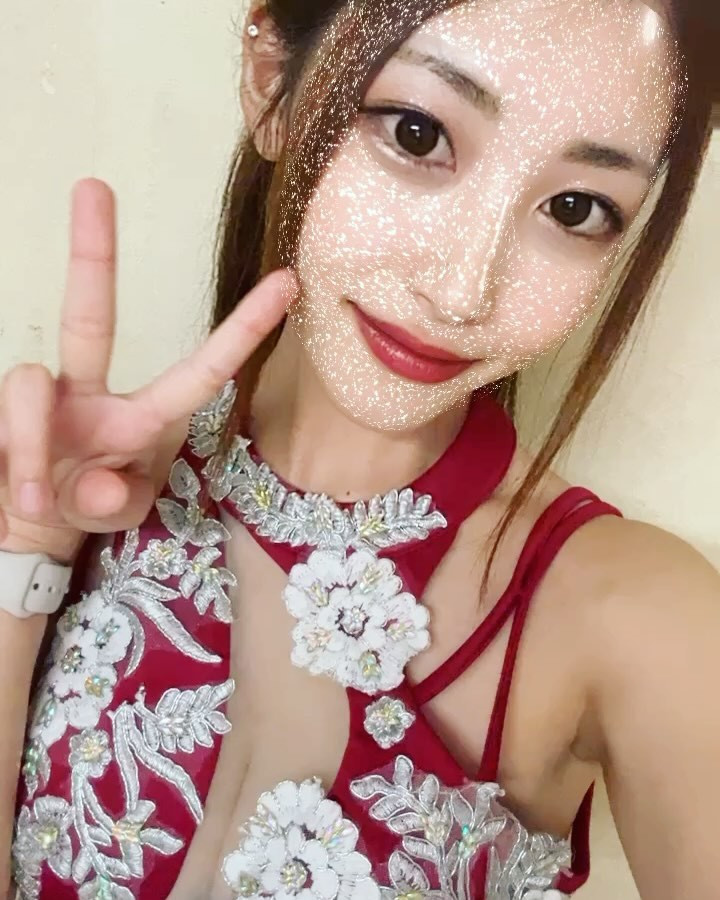 初エンジェル！！👼💖💖
飲みやすくて美味しかった〜🥂
.
.
.
なにもない日にありがとう🥺💕
突然過ぎてびっくりした😭
#大宮 #キャバクラ #南銀 #キャバ嬢 #シャンパン #エンジェル #angelchampagne #飲み屋街 #飲み屋さん #自撮り
#自撮り女子 #赤ドレス #お気に入り #いいね #いいね返し 
#相互 #フォロー #都内 #新宿 #吉祥寺 #六本木 #Instagram
#instalike #instagood #likesforlike #follow #me #fyp
