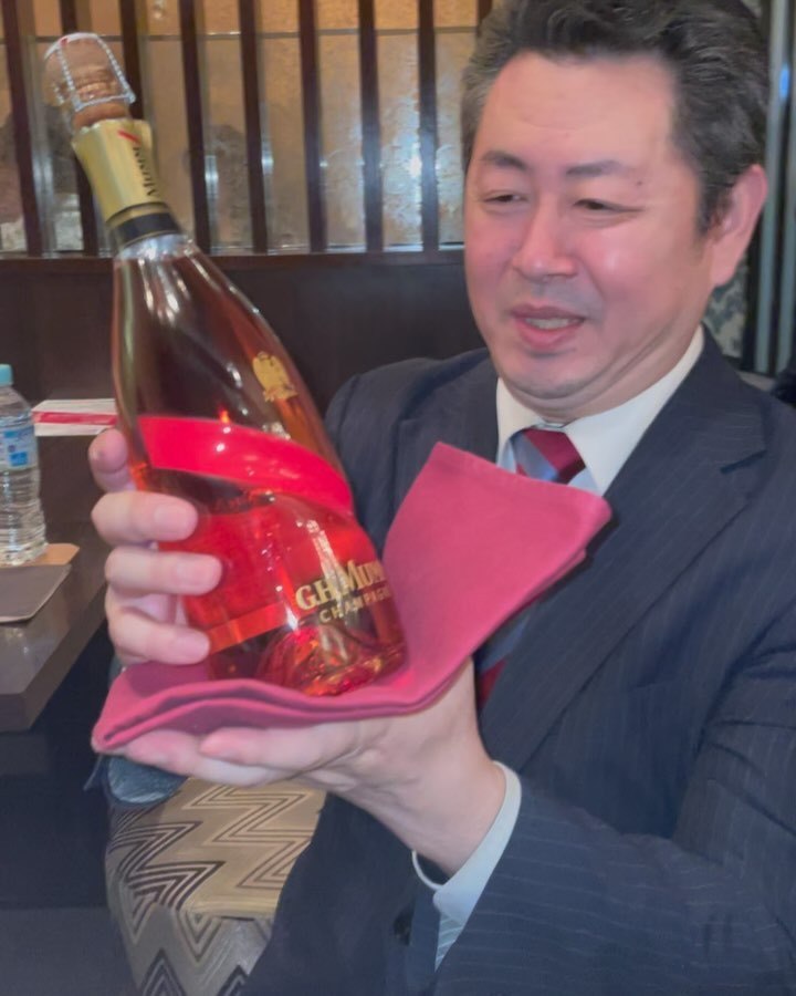 ✨

♫

スワイプして

@clubgalle2580