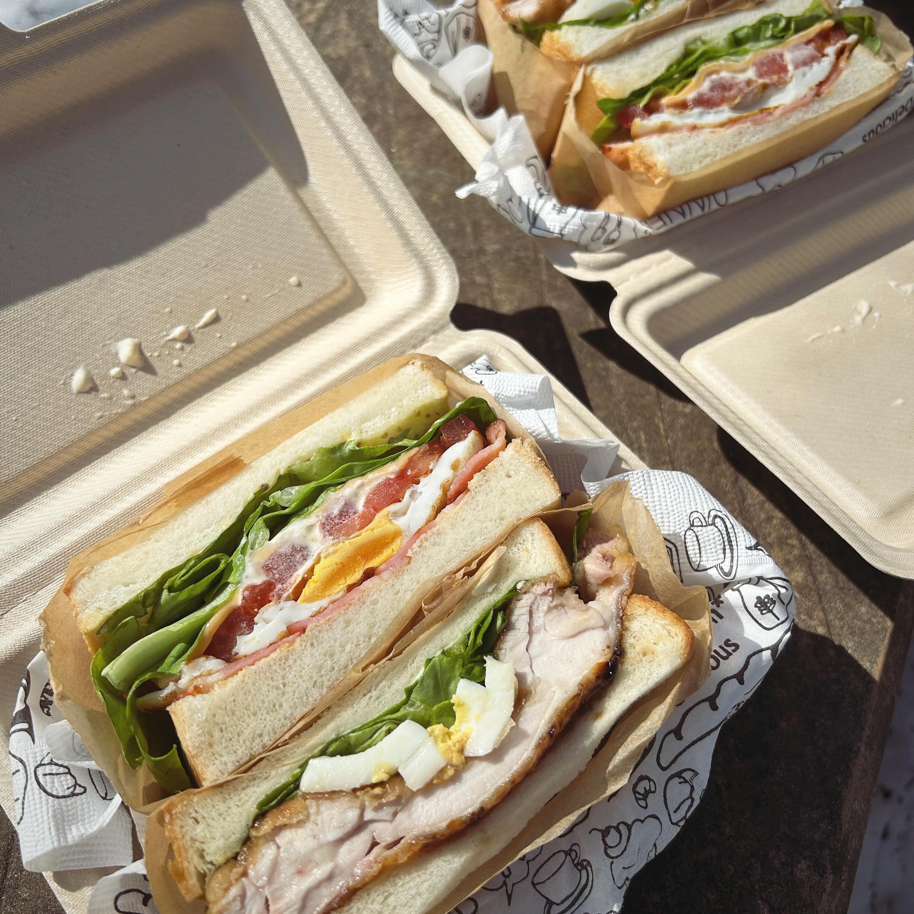 今日は天気良かったから友達がサンドイッチ作ってくれて一緒にお散歩した🌸🌸充実な日曜日🤍🤍