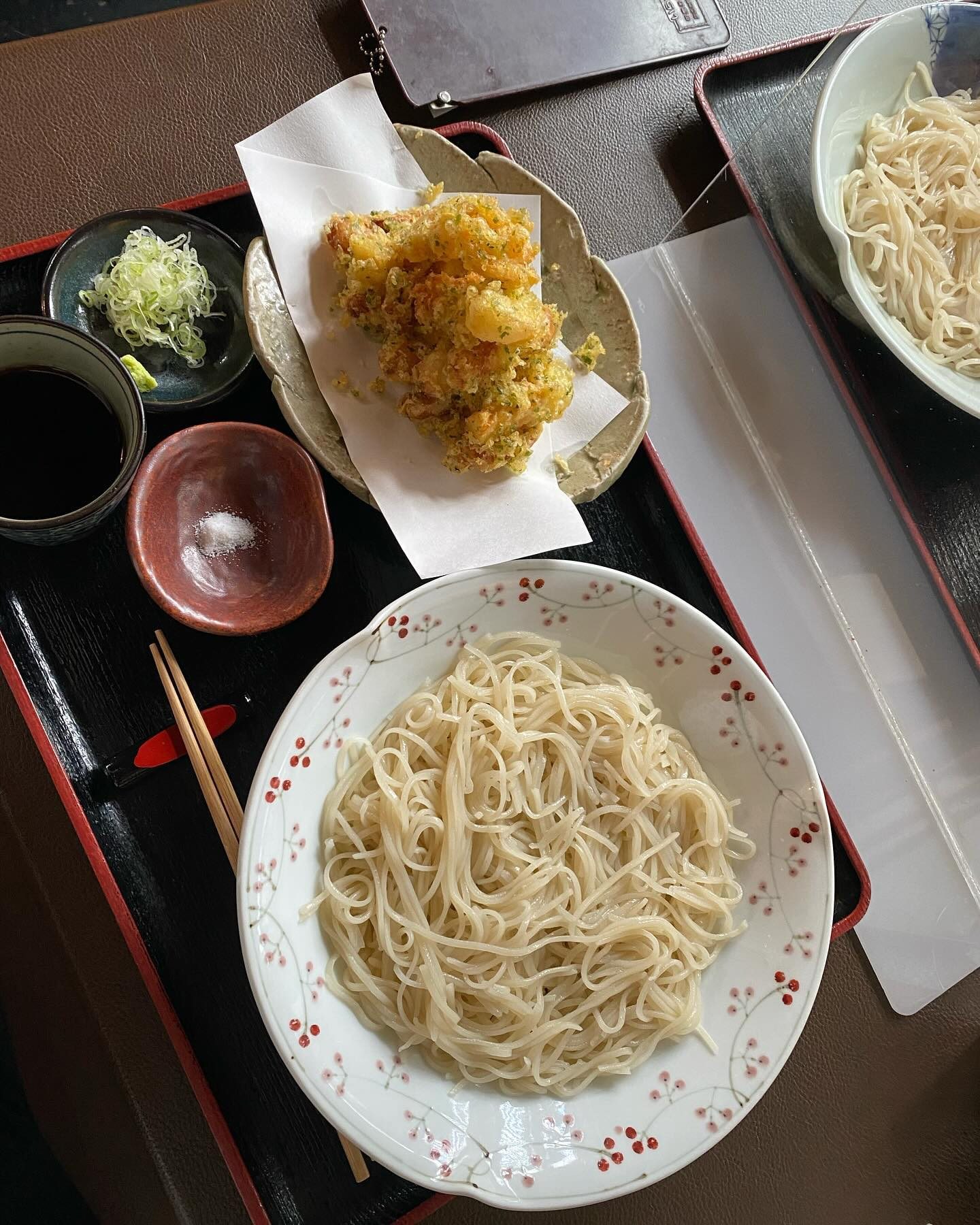 久しぶりのお蕎麦☘️
天ぷらだけでお腹一杯になれる量でした😊

今日が入学式の学校が多いみたいで大きく見えるランドセルを見てほっこりしました🤭

今日からまた一週間頑張りましょう❤️

@clubgalle2580 

#クラブ我礼
#デブ活
#休日のお昼ごはん