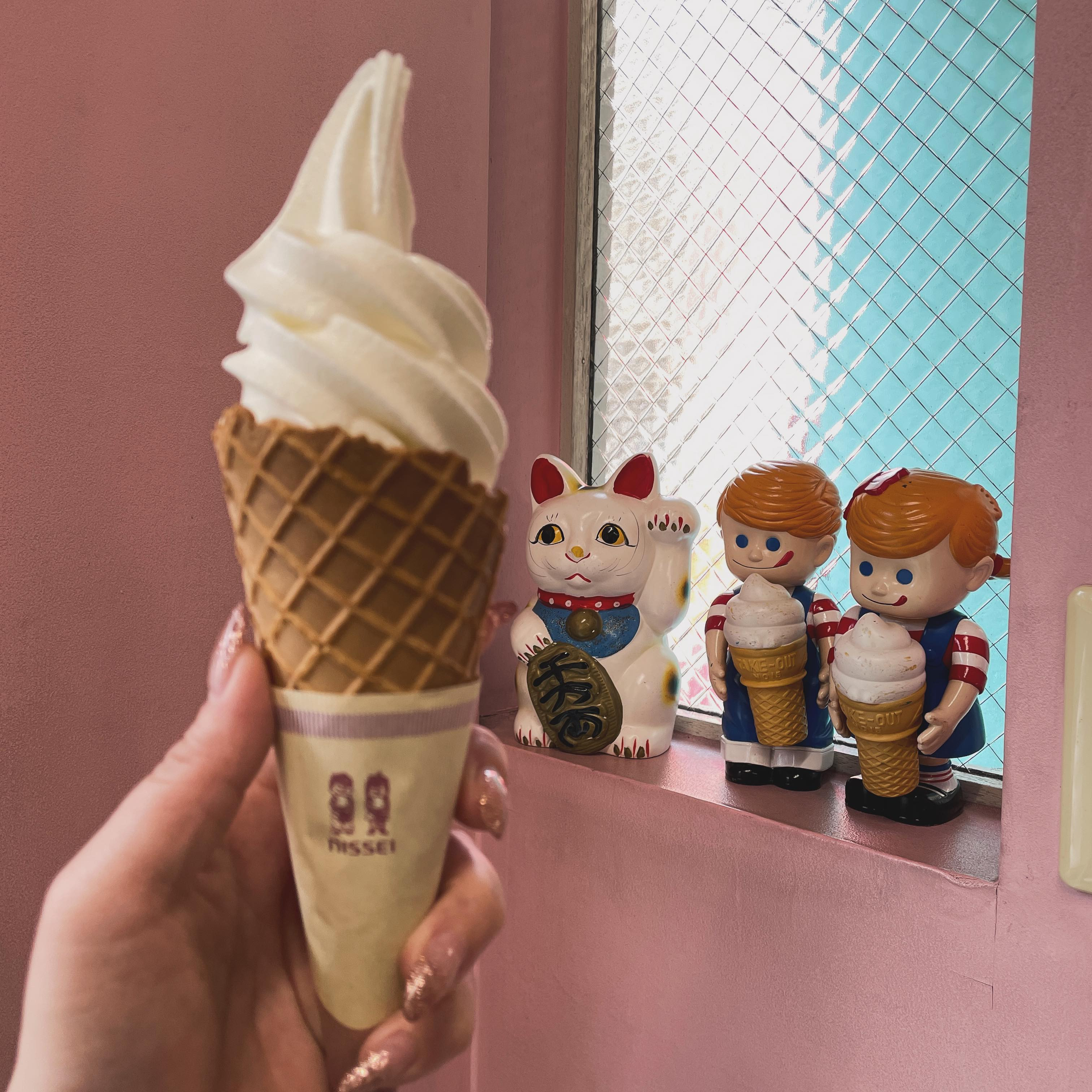 今年のソフトクリーム初め
完了しました🫡

いい天気だし痩せなきゃだしって
お散歩したのに
誘惑にすぐ負けた🫠🫠

そしてニックン&セイチャンに
ピント持ってかれている(笑)
※名前いま調べて知った

今週もよろしくお願いします💛

┈┈┈┈┈┈┈┈┈┈┈┈┈┈┈┈┈┈ 

札幌市中央区南6西4第21桂和ビル6F 
クラブ我礼〜Galle〜 

 @clubgalle2580 

┈┈┈┈┈┈┈┈┈┈┈┈┈┈┈┈┈┈ 
ご来店予定の方はDMください💌 
 
#クラブ我礼 #クラブガレ #ガレ #北海道 #