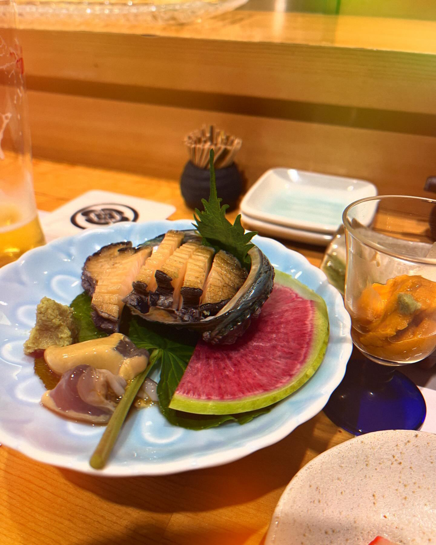 初めて、鮑の肝いただきました😄
美味しかったです😋
鮑の肝には美容効果があるらしいですね✨✨
自分磨きに今日も励もう✊

@clubgalle2580 

#クラブ我礼
#新宿通り
#第21桂和ビル6階
