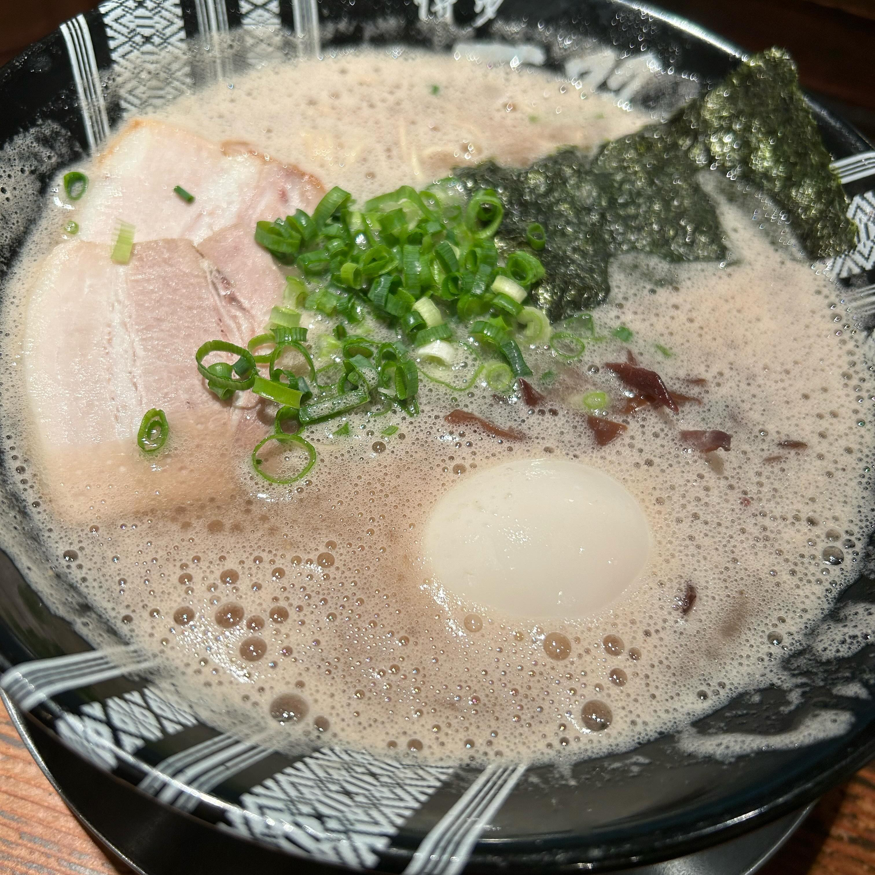 初めての福岡はほぼLIVEで終わっちゃったからまたゆっくり行きたい🤍🤍🤍🤍ラーメンも美味しかったけど賄い丼も美味しかった🐷🐷