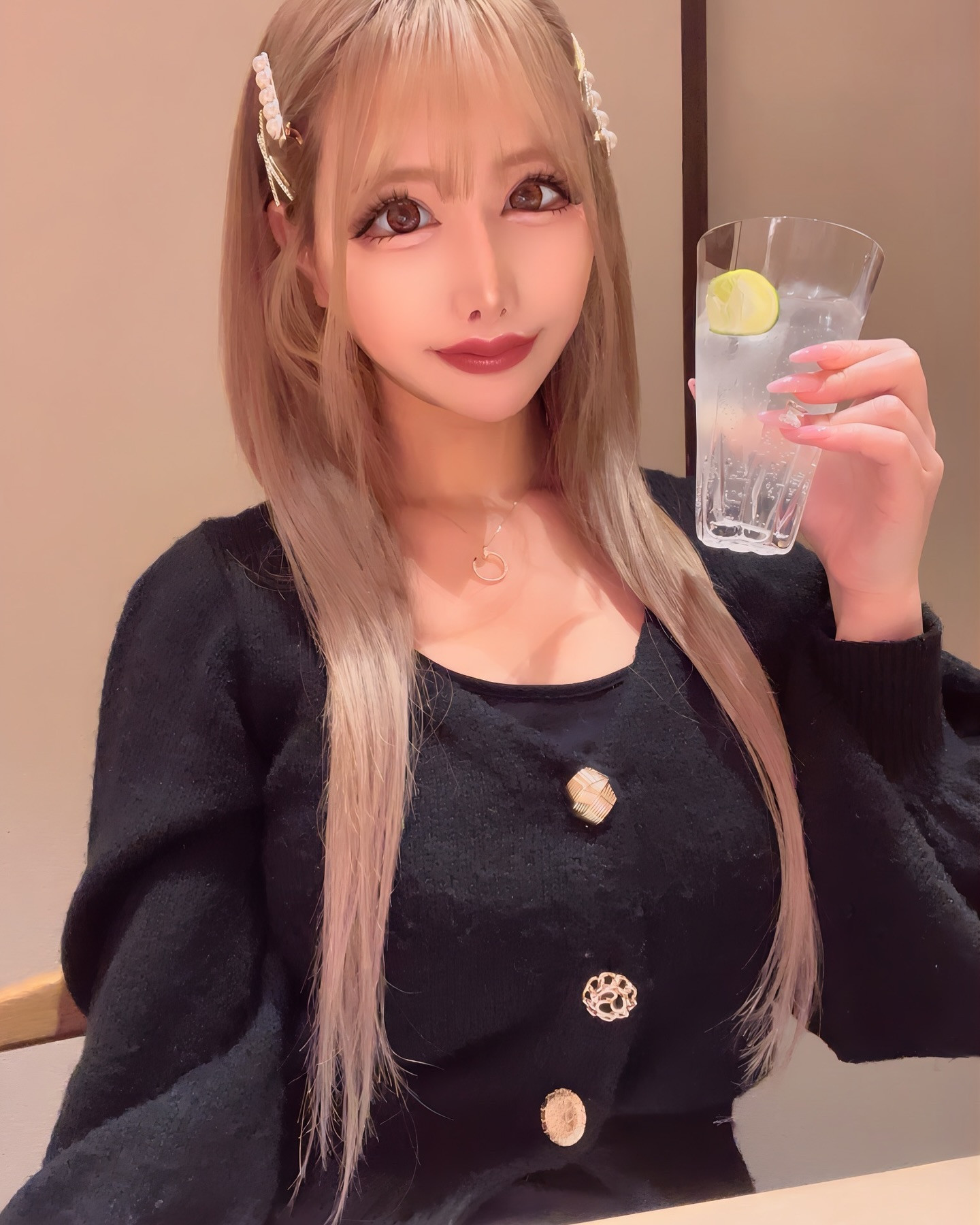 予約困難な理由がわかりますワン🐶
.
.
.
.
.
#ギャバ嬢 #鮨 #すし良月 #ハイトーン