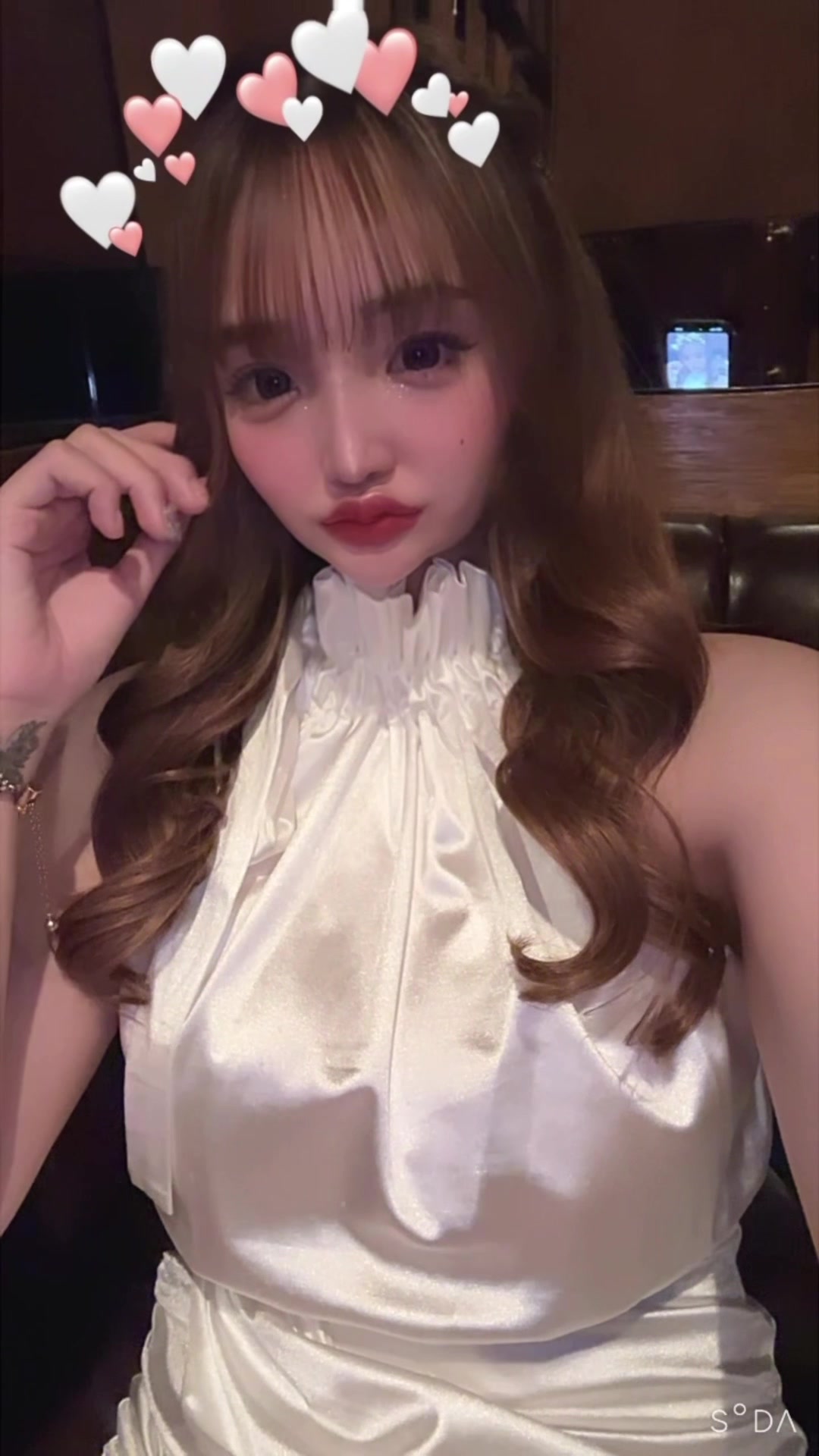 お酒作ります🍶🤍このお仕事もうはや4年、、 #2001 #01 #歌舞伎町 #歌舞伎町キャバ嬢 #歌舞伎町によくいる女 #キャバ嬢 #ドレス #ヘアメイク