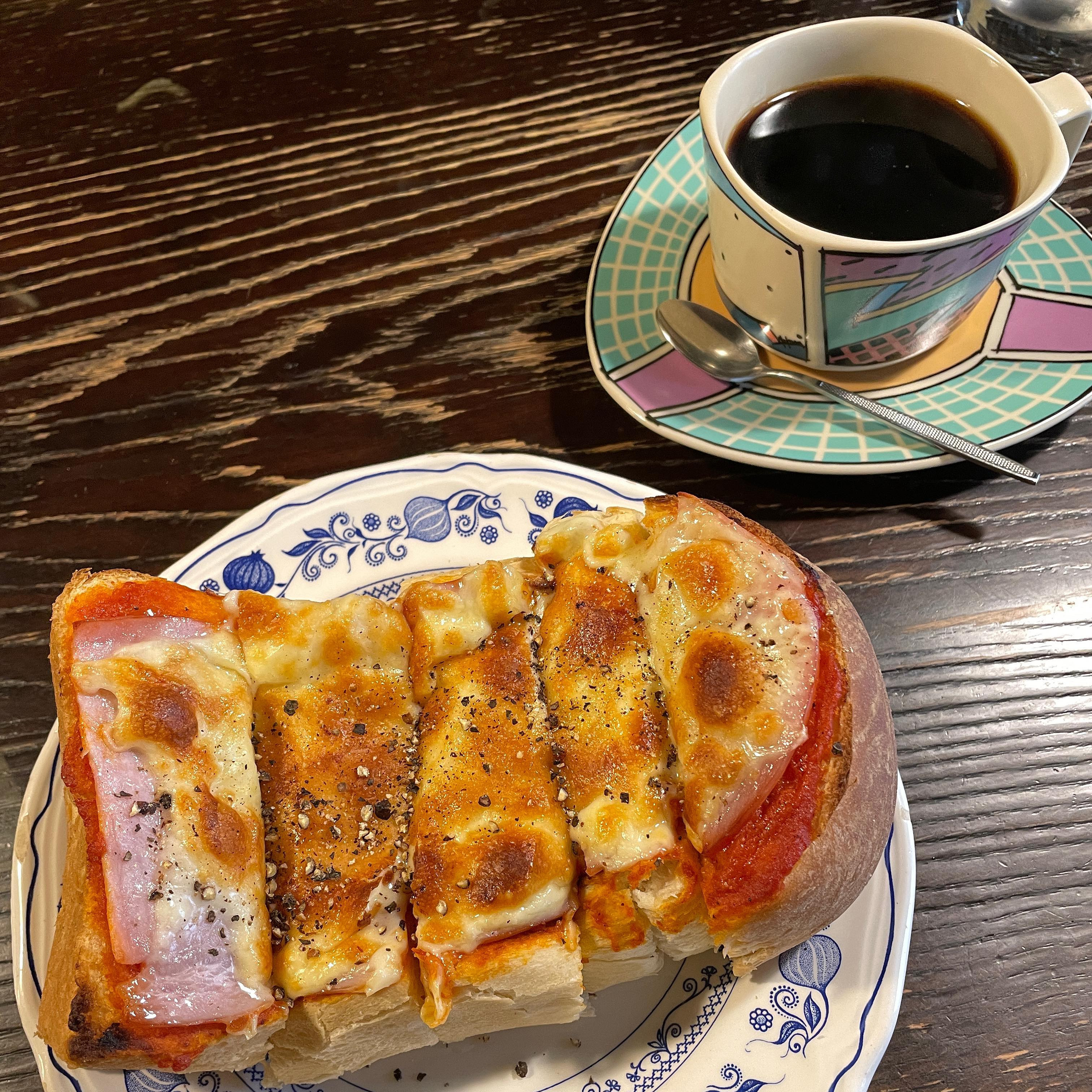天気予報見てなくて
昼間にもこもこしたコートで歩いたら
汗だくになってしまったー💦

服装むずかし！

お気に入りの喫茶店で休憩☕️
チーズトーストは罪な味でした🤤

┈┈┈┈┈┈┈┈┈┈┈┈┈┈┈┈┈┈ 

札幌市中央区南6西4第21桂和ビル6F 
クラブ我礼〜Galle〜 

 @clubgalle2580 

┈┈┈┈┈┈┈┈┈┈┈┈┈┈┈┈┈┈ 
ご来店予定の方はDMください💌 
 
#ロックフォールカフェ #札幌カフェ #喫茶店 #クラブ我礼 #クラブガレ #ガレ #北海道 #札幌 #すすきの 