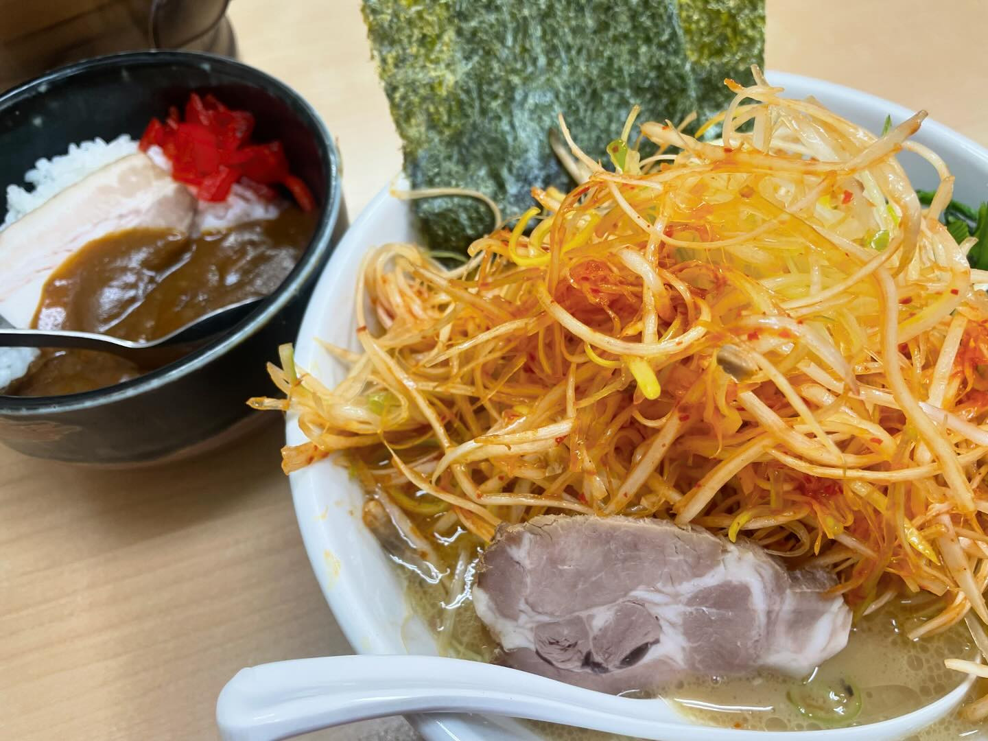 💙

最近のラ🍜

相変わらずモリモリ🍜を
食べ続けている🐷

ひさびさの味濱家はぶっとんだし
最近はのりダーの辛つけめんが好きすぎる🌶️
辛いの得意じゃないんだけど
2号食べれるようになりたい、、

#味濱家 #ら麺のりダー #中華そば満月 #万人家 #風天 #新潟らーめん #新潟ラーメン #長岡ラーメン #ラーメン #らーめん #新潟らーめん部 #新潟ラーメン部 #新潟グルメ #新潟ランチ #めんすたぐらむ #麺スタらーめん部 #麺スタグラマー #麺スタグラム #麺活 #ラーメン女子 #らーめん女子 