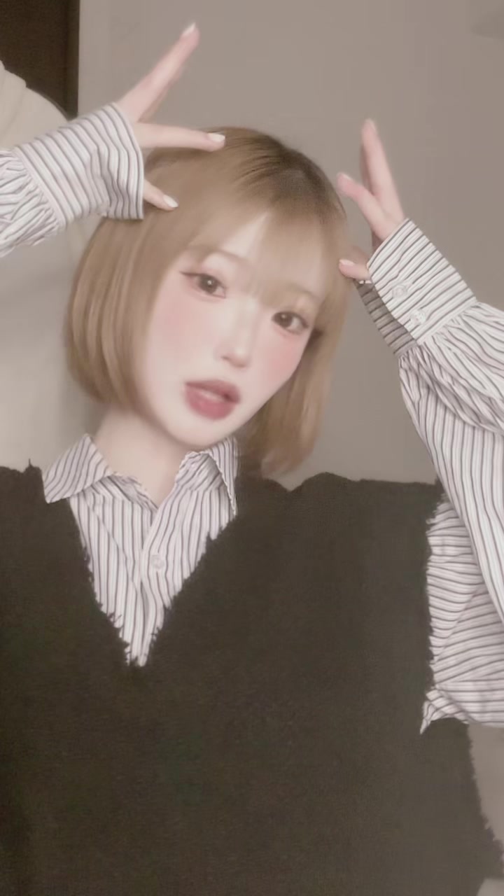 前髪切りました🫠