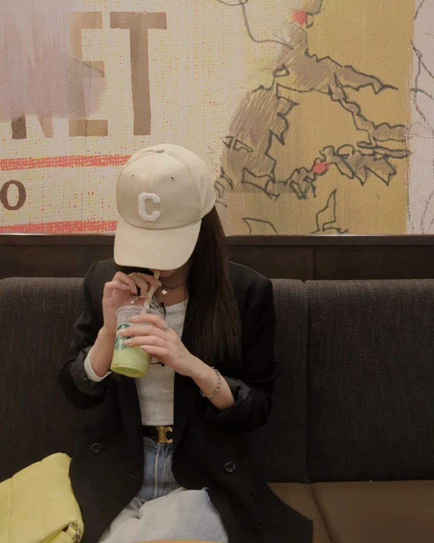 .
 
スタバの新作の
メロンフラペチーノ飲んでみた🍈
おいしかったけど、
フラペチーノ飲むと凍える🥶笑
 
今日は出勤です✨
たのしく過ごしたい☻✌︎
 
@clubgalle2580 
#すすきの#クラブ我礼 
#スタバ#メロンフラペチーノ