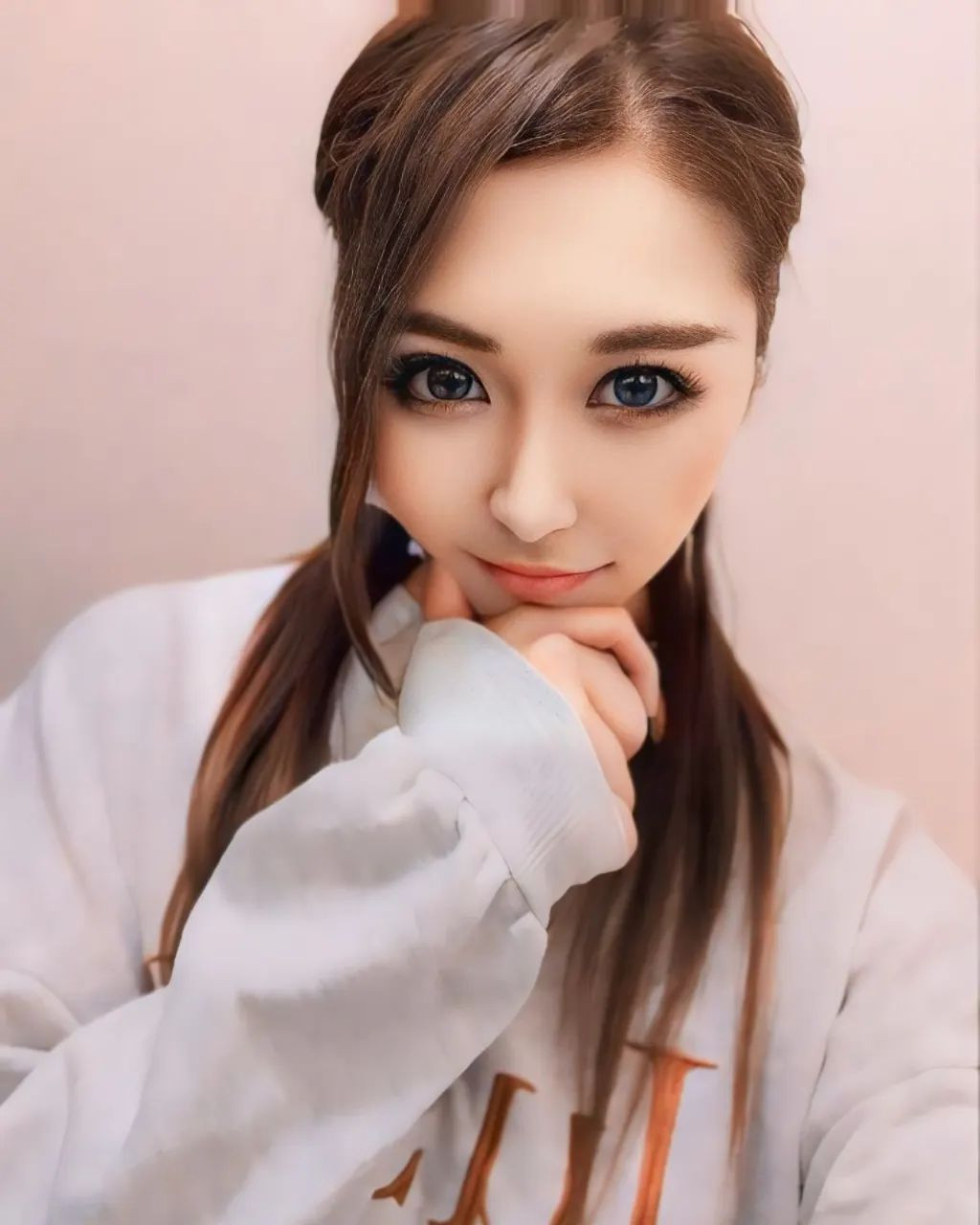 .
.
.
眉毛濃くない🤣🤣🤣？笑

直帰で帰ったら帰ったで寝れなくて寝不足☺️

でも店に来たら元気になった🫶✨
@hibiki.group
@letoile_sinseigroup 

#レトワール#響グループ #水川潤#美松ビル5F#札幌 #すすきの #北海道 #ニュークラブ #ニュークラ嬢 #すすきのニュークラ #ラウンジ #ラウンジ嬢 #キャバクラ #キャバ嬢 #ホステス #夜職 #ナイトワーク #ポケパラ #インスタ指名 #求人 #お酒好きな人と繋がりたい #キャバキャバ #きゃばきゃば#ダイ