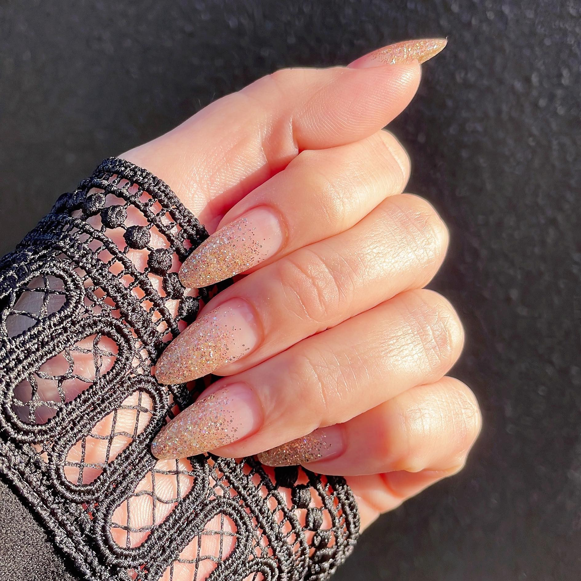 New nails💅✨
桜色のラメにレモン色混ぜてもらった！

春色テンション上がる🩷💛

色合いを写真に上手く撮るのは高難易度💦(笑)

お店だとオレンジ系の照明が
ラメをもっとキラキラさせてくれて
すっごくかわいい〜🥰

┈┈┈┈┈┈┈┈┈┈┈┈┈┈┈┈┈┈ 

札幌市中央区南6西4第21桂和ビル6F 
クラブ我礼〜Galle〜 

 @clubgalle2580 

┈┈┈┈┈┈┈┈┈┈┈┈┈┈┈┈┈┈ 
ご来店予定の方はDMください💌 
 
#ネイル #ニューネイル #newnails #春ネイル