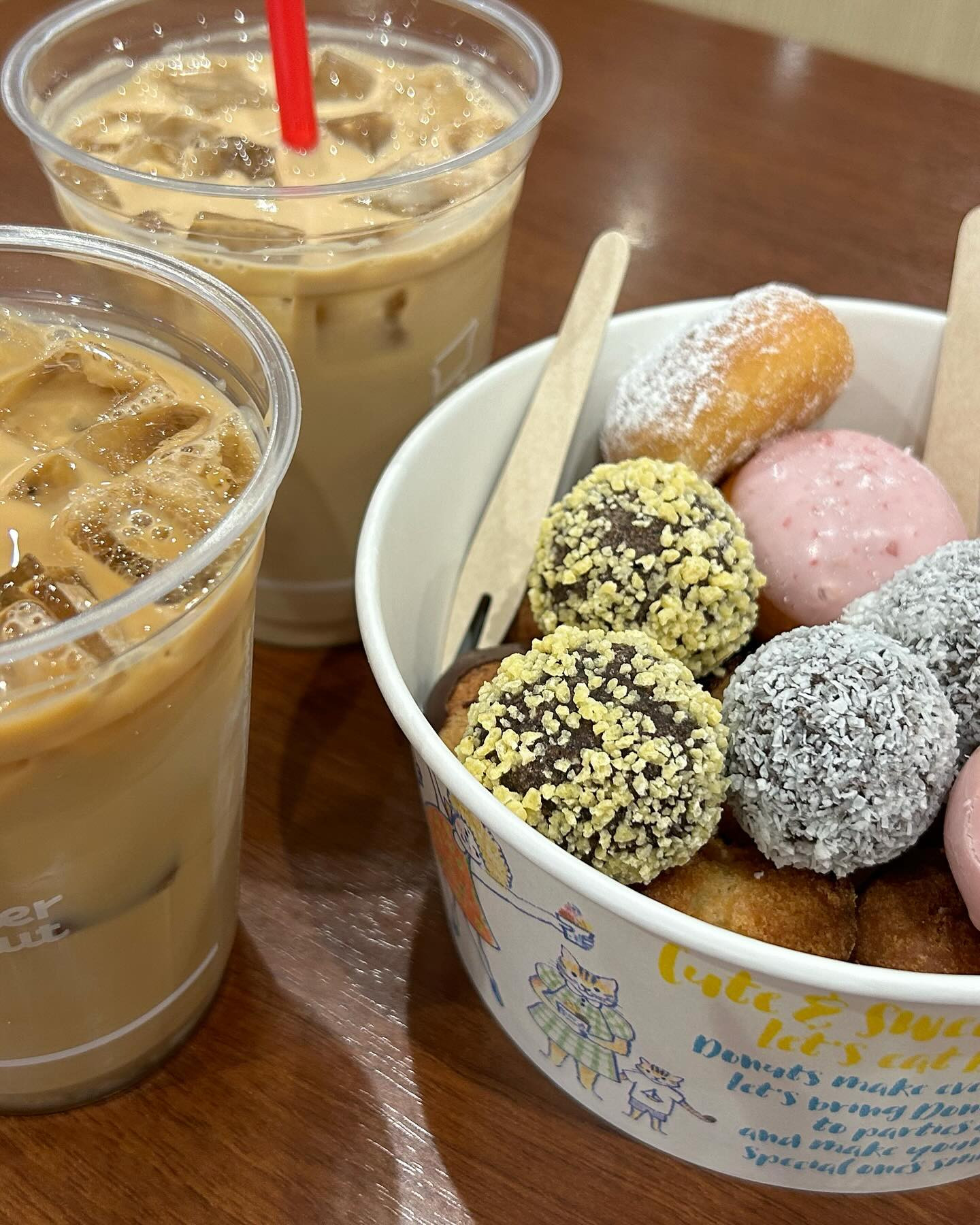 こんにちは☆今日はミスドを食べてみましたぁ〰️✨️✨️たまに食べたくなっちゃう…💦(ダイエットもしながら、ご褒美も大切☆)今日も出勤です☆ #札幌 #すすきの #クラブ我礼@clubgalle2580