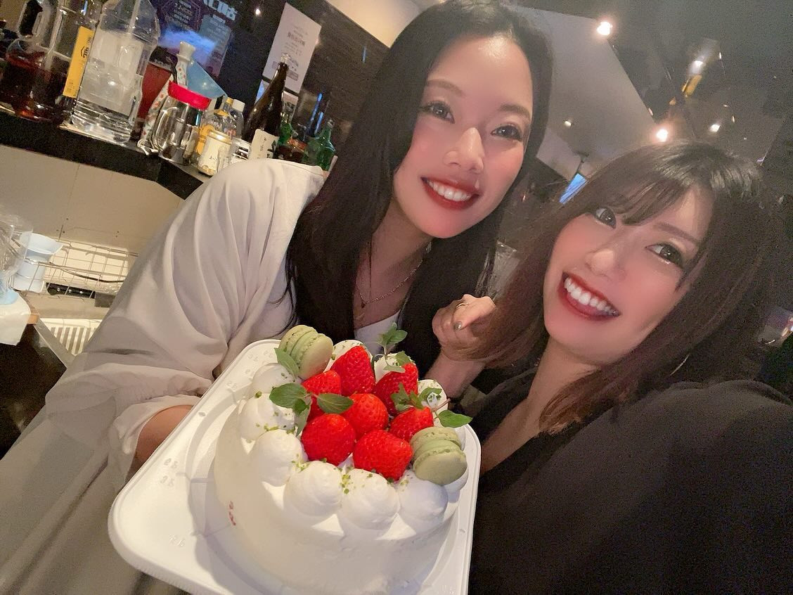 💙

\ 🎂あくび happy birthday💝 /

4/12はあくびのお誕生日でした🫶🏻
お祝いしてくださったみなさん
ありがとうございました！

まるで自分の誕生日かのように
写真撮るお姉ちゃんたちwww

あと祝いもおまちしてます！🥂✨

#新潟スナック #古町スナック #snacknodoka 
#古町キャバクラ #古町クラブ #古町 #セクシー #ギャル 
#新潟ナイトナビ #新潟 #新潟グラマー #新潟古町 #新潟美人 #スナックママ #🎂 #happybirthday #お誕生日 #誕生