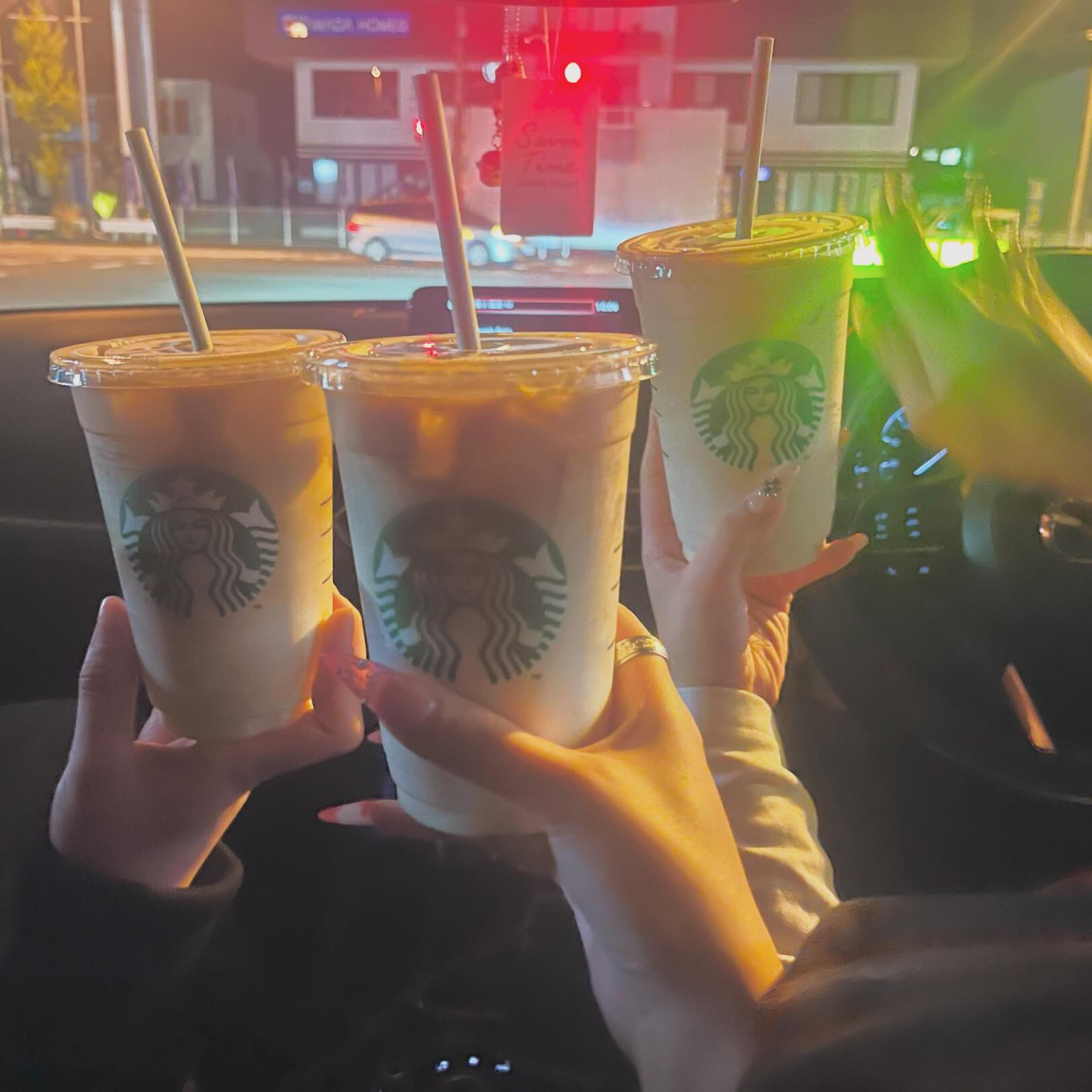 昨日はお休みだったのでお友達と
山梨までドライブ!!🚗💨
大好きなスタバのコーヒー牛乳(?)
再販してやっと飲めた✊🏻🤍
8時出勤してまっす✌🏻
#長野#キャバクラ