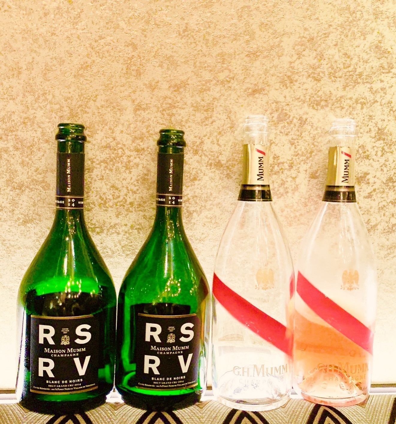 シャンパンフェアをやっていて
少しお得に飲めちゃうのでよろしくお願いします😊

@clubgalle2580 

#東陽企画グループ #東陽企画 #トキオ観光
#第21桂和ビル #第21桂和ビル6階
#くらぶ我礼 #クラブ我礼 #我礼#北海道 #札幌 #すすきの #ラウンジ  #ラウンジ嬢 #キャバクラ #キャバ嬢 #ホステス #きゃばきゃば #お酒好きと繋がりたい