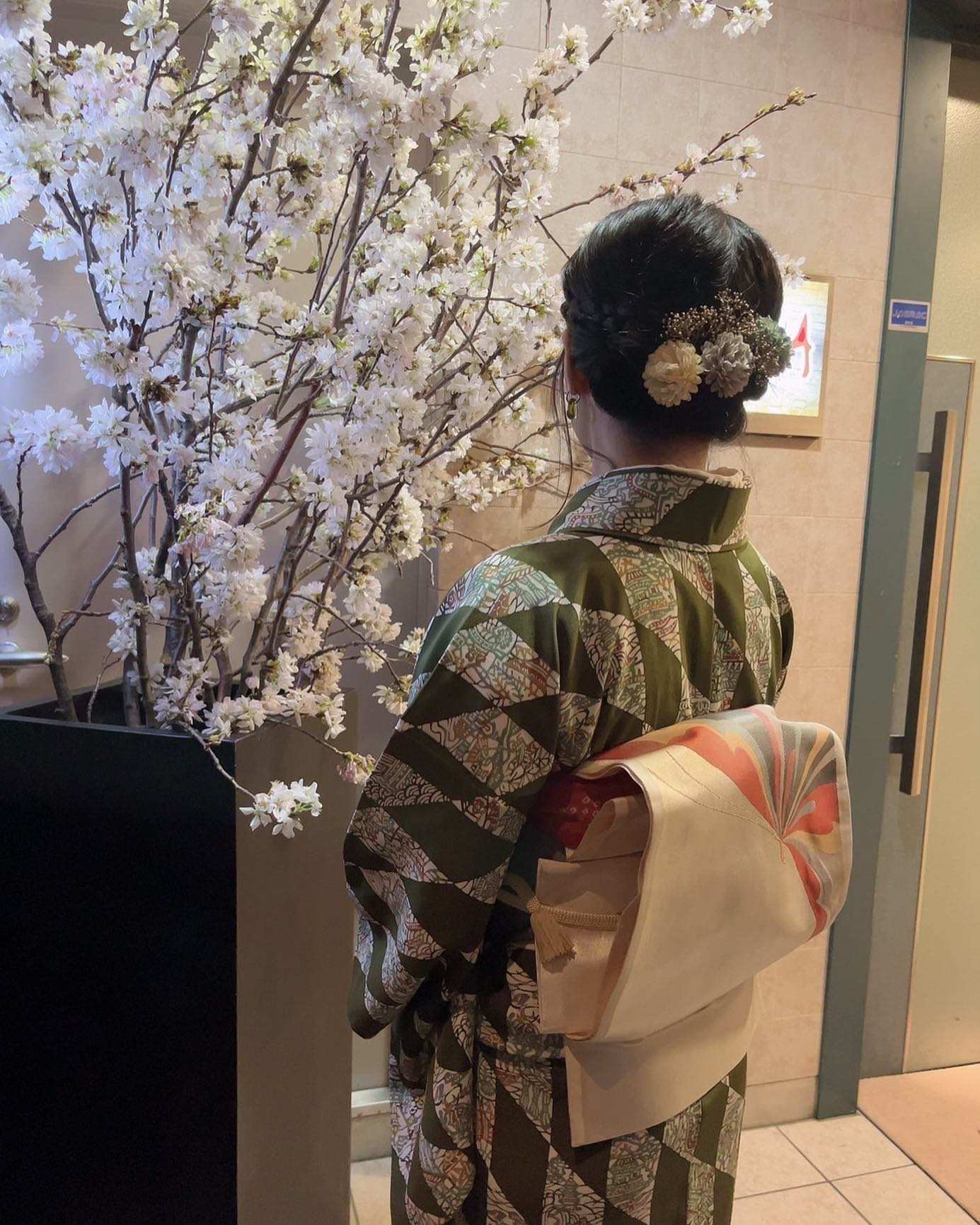 お着物で出勤してます♡

┈┈┈┈┈┈┈┈┈┈┈┈┈┈┈┈┈┈ 

札幌市中央区南6西4第21桂和ビル6F 
クラブ我礼〜Galle〜 

 @clubgalle2580 

┈┈┈┈┈┈┈┈┈┈┈┈┈┈┈┈┈┈ 
ご来店予定の方はDMください💌 
 
#着物 #着物出勤 #クラブ我礼 #クラブガレ #ガレ #北海道 #札幌 #すすきの #ススキノ #クラブ #すすきのクラブ #ホステス #すすきのホステス #キャバクラ #すすきのキャバクラ #キャバ嬢 #すすきのキャバ嬢