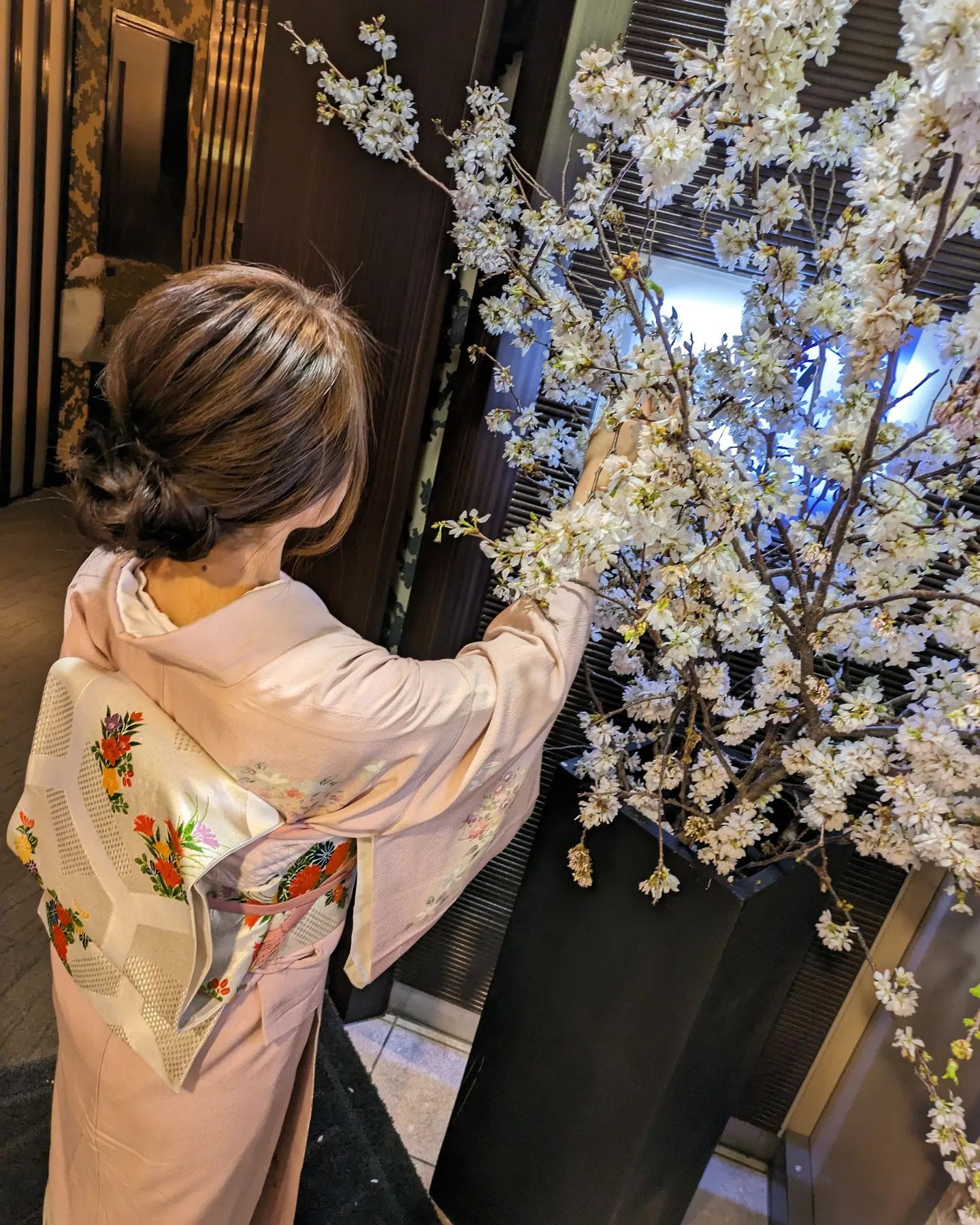 .
 
土曜日は初めて
お着物で出勤しました👘✨
楽しくたくさん
飲ませて頂いていつも感謝です🍷
 
本日も出勤です！
よろしくお願いします🌸
 
@clubgalle2580 
#すすきの#クラブ我礼#着物