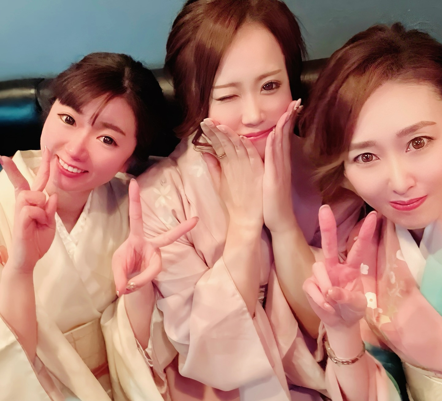 酒飲みの集い🥂

女の子同士で飲みに行けるタイミングが中々なくて
やっと土曜に行けましたー😆🎶

楽しかった🌟⋆꙳

今週も、よろしくお願いします⸜💛⸝‍

@clubgalle2580 

#東陽企画グループ #東陽企画 #トキオ観光
#第21桂和ビル #第21桂和ビル6階
#くらぶ我礼 #クラブ我礼 #我礼#北海道 #札幌 #すすきの #ラウンジ  #ラウンジ嬢 #キャバクラ #キャバ嬢 #ホステス #きゃばきゃば #お酒好きと繋がりたい