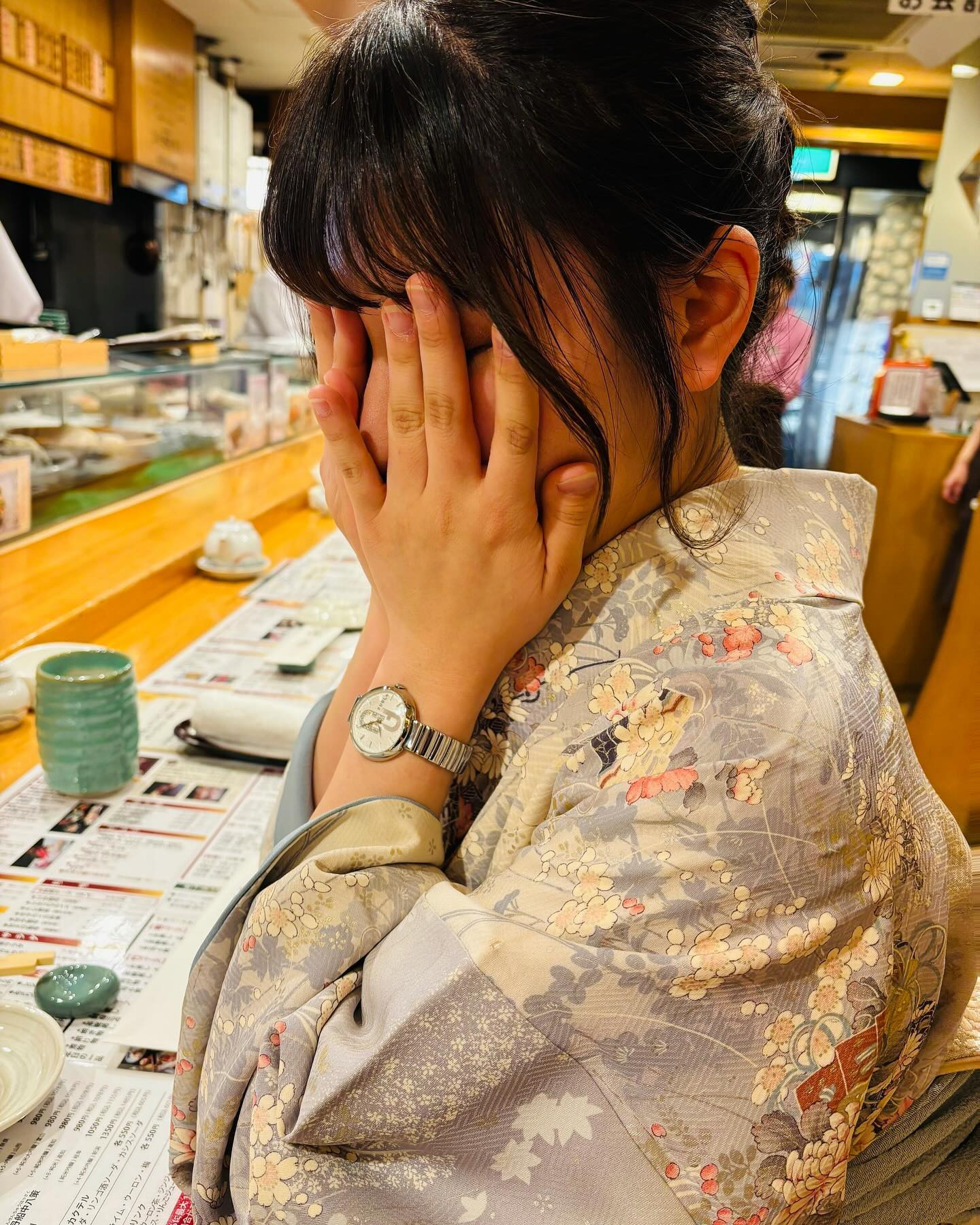 先週着た着物の写真😚

お姉さんたちにアドバイスしてもらった黄色と大好きなグレー🥰
また、着る機会があるといいな！！

今日出勤しています！！

〒064-0806 北海道札幌市中央区南６条西４丁目 第２１桂和ビル 6F#クラブ我礼 
@clubgalle2580 

#北海道 #札幌 #すすきの #観光 #クラブ #着物女子 #夜職女子