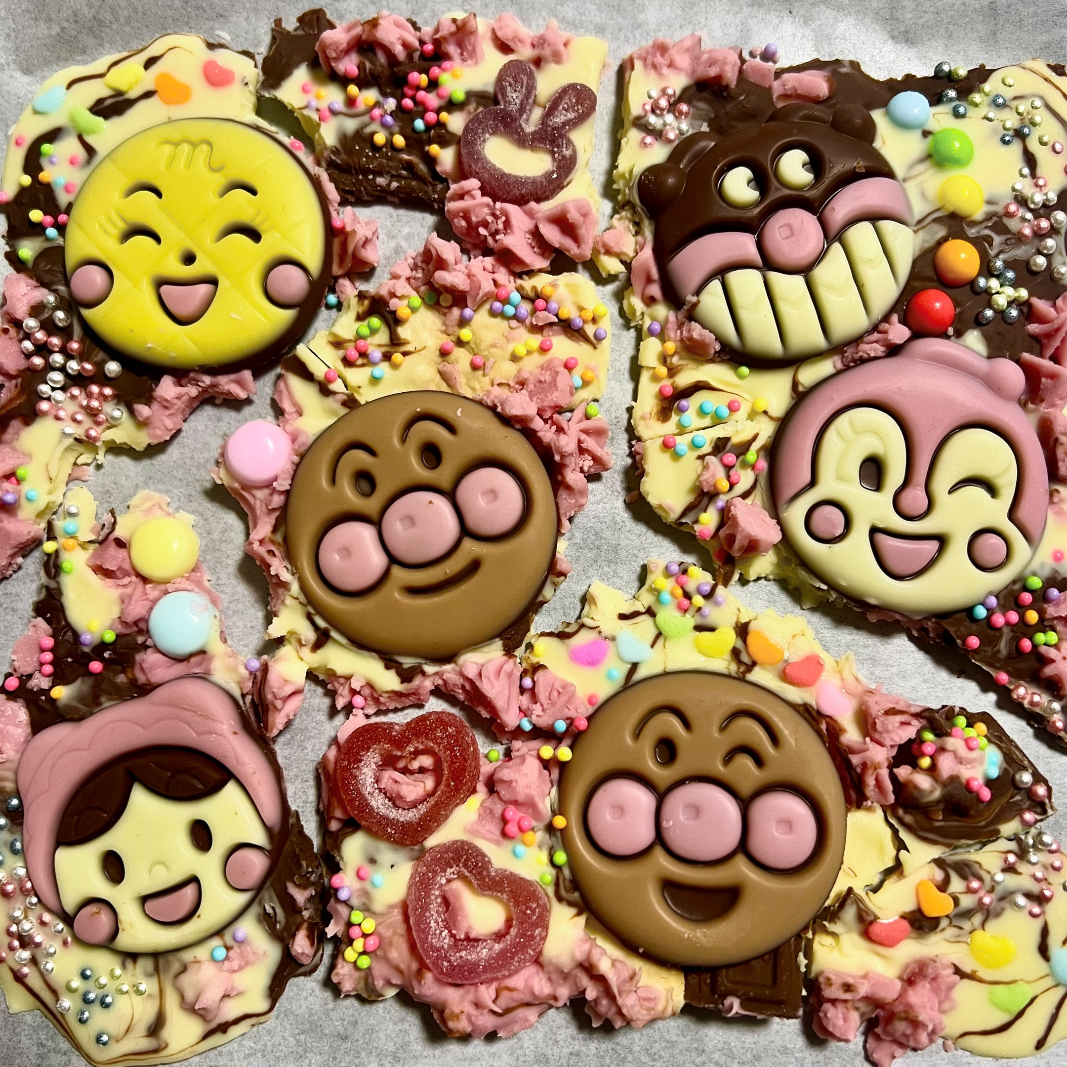 .
今話題の誰でも作れる #チョコバーク 🍫🫗
次は懐かし過ぎる #平成女児チョコ 作りたい - ̗̀💌 ̖́-