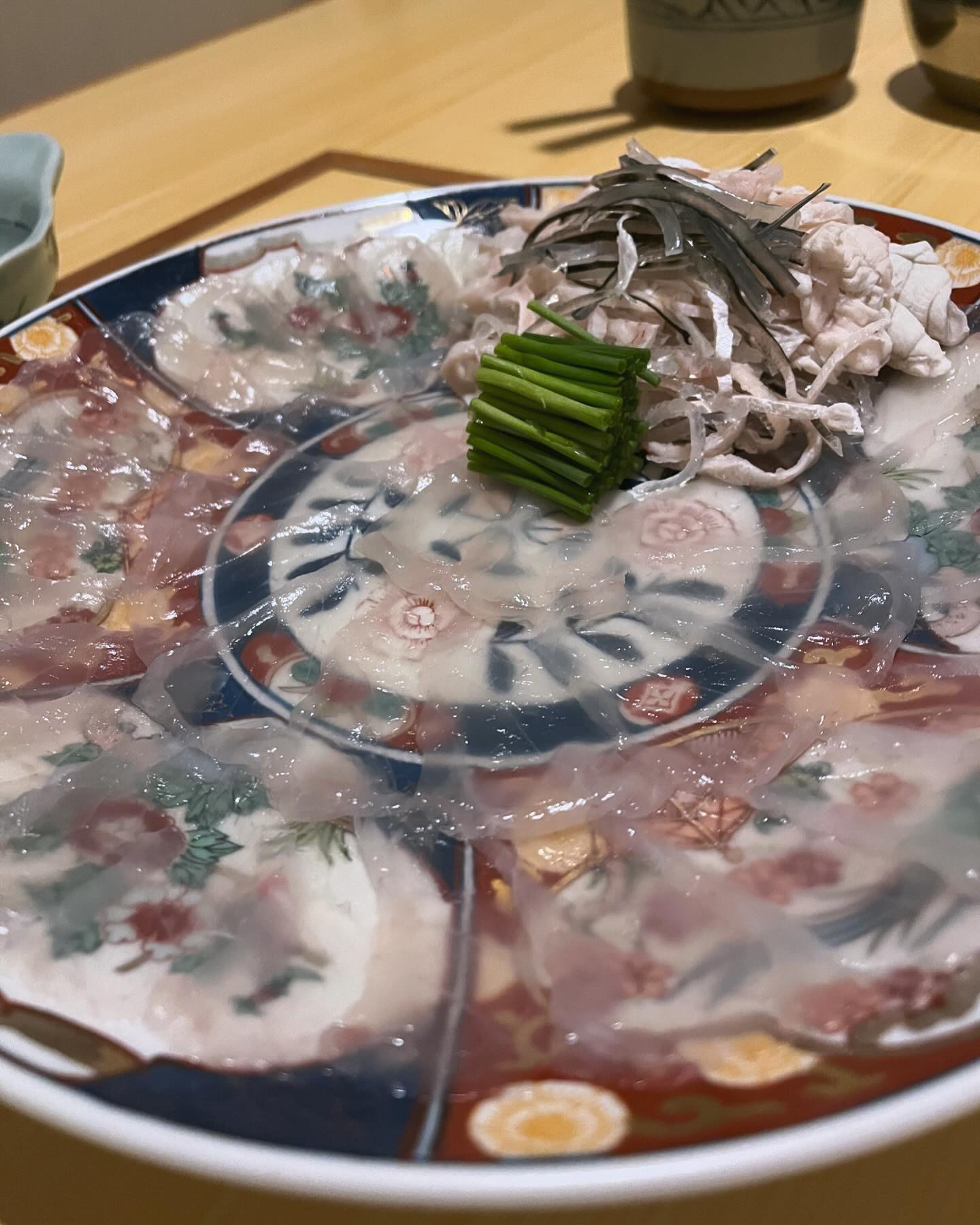 今年最後のフグ食べて来ましたぁ〜🐡
今年は2回しか食べに行けなくて食べたりなかったなぁ〜😩白子酒も好き🍶ひれ酒も🍶

やっと暖かくなりましたね☀️

今週最後の出勤です🍻

@clubgalle2580 
#club我礼
#ふぐ#日本酒#ひれ酒#白子酒