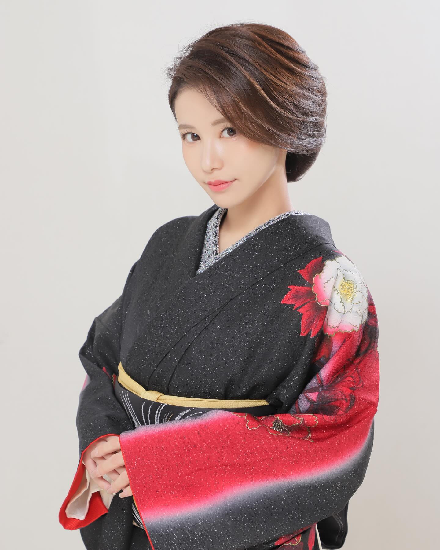 _
初めて着物で撮影入らせていただきました👘✨
着物って自然と気と姿勢が引き締まるから大好き😌

あんなママのプロデュース🌸
ありがとうございました♡🙏