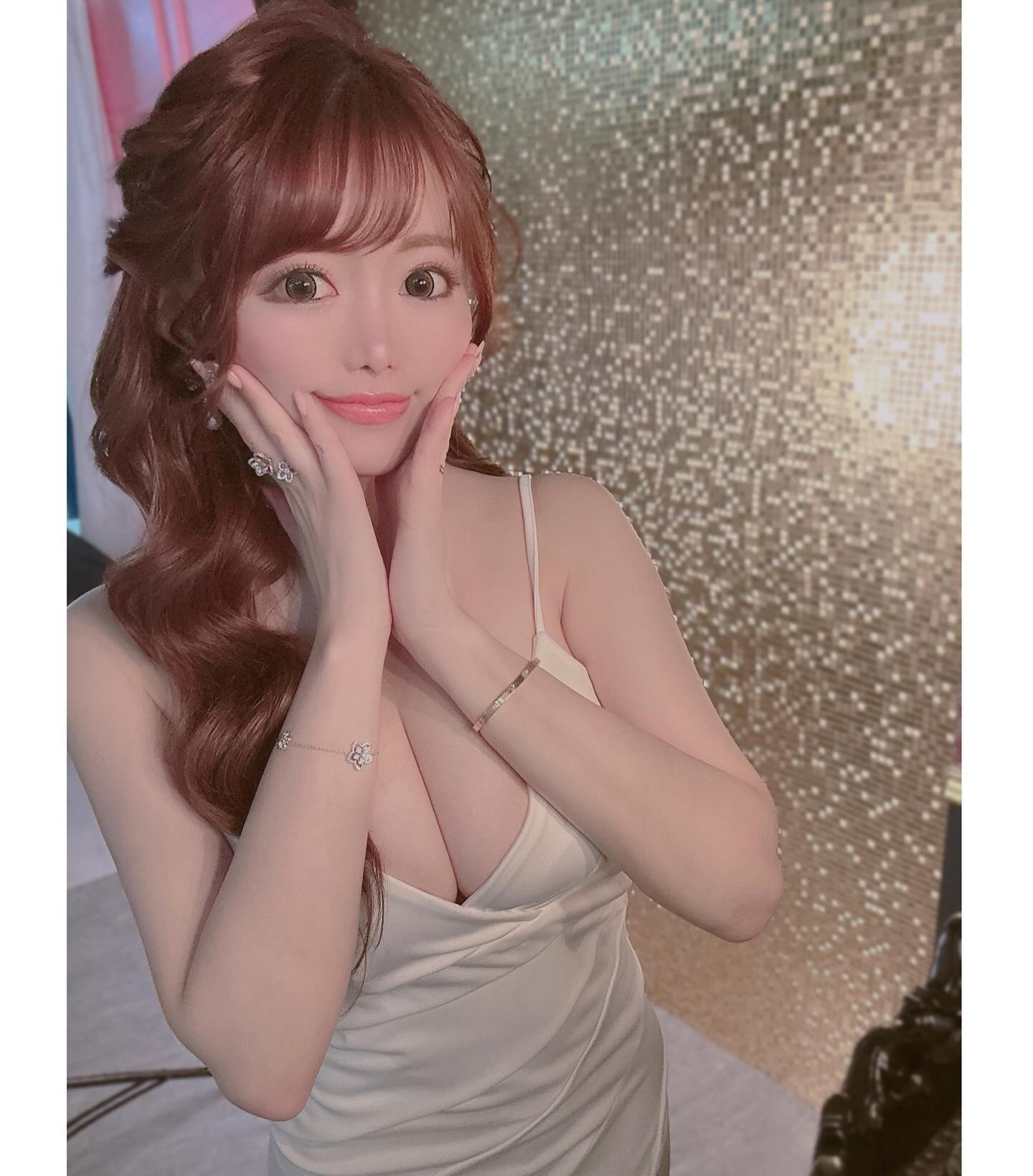 .
.
今年のGWは
アンジュール営業してます🌸🍡🍵🐈
.
.
#大阪キャバクラ#ミナミキャバクラ#北新地キャバクラ
#大阪キャバ嬢#ミナミキャバ嬢#北新地キャバ嬢
#華月えみり#カイザー#カイザーグループ#アンジュール
#アンジュールミナミ#unjourミナミ#unjourminami
#圧倒的 #夜遊びガイド #心斎橋飲み#キャバキャバ
#うれっこすたじお大阪 #心斎橋スタジオ
#ハーフアップ#巻き下ろしアレンジ#キャバドレス
#韓国ヘア#ヨシンモリ#心斎橋夜遊び#歌舞伎町
#ピンクブラウン#白ドレス