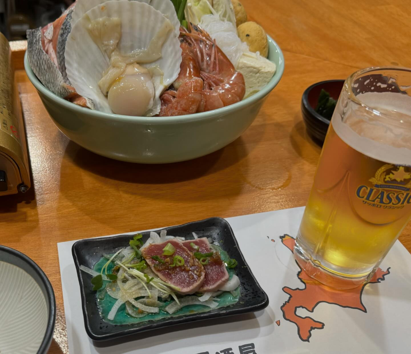 目覚ましかけなくても早起き🌅🌻

昨日のお食事は人生初のちゃんこ鍋屋さん🍲
2人前なのに4人分ぐらいのボリュームがあって、
お腹はち切れそうだった😂🌼

美味しかったです😊😆🍀感謝です🌸

夜中にお好み焼き（まっか）さんへ連れてって頂き✨
フードファイターなのかな？😇

お好み焼き、焼きそば、明太子もんじゃ、チーズなんちゃら全部美味しかったです🥺🤍

今日は断食だ🔥と言い聞かせても
絶対食べちゃうんですよね🫠

@clubgalle2580 

#すすきの
#クラブ我礼