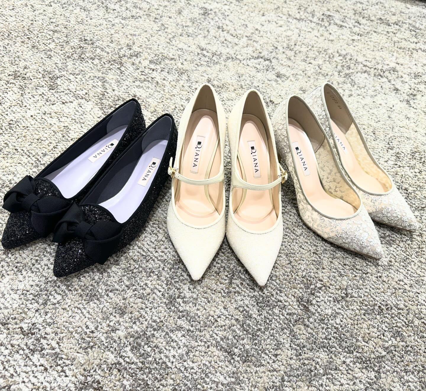昨日は【ダイアナ】さんでお買い物👠✨

可愛いすぎて即決😊🥰✨
とっても履きやすい🥹💕

身長165センチあるのに23センチなんです笑
背の割に小さい😂🤣

テンション上がります😆🌻
さっそく今日から履きます🎵✨🤍

GWですが今週は4/30、5/1、5/2営業日なので
全部出勤します🌸

今日も元気いっぱい笑顔でいたいです⭐️

@clubgalle2580 

#すすきの
#クラブ我礼
#ダイアナ
