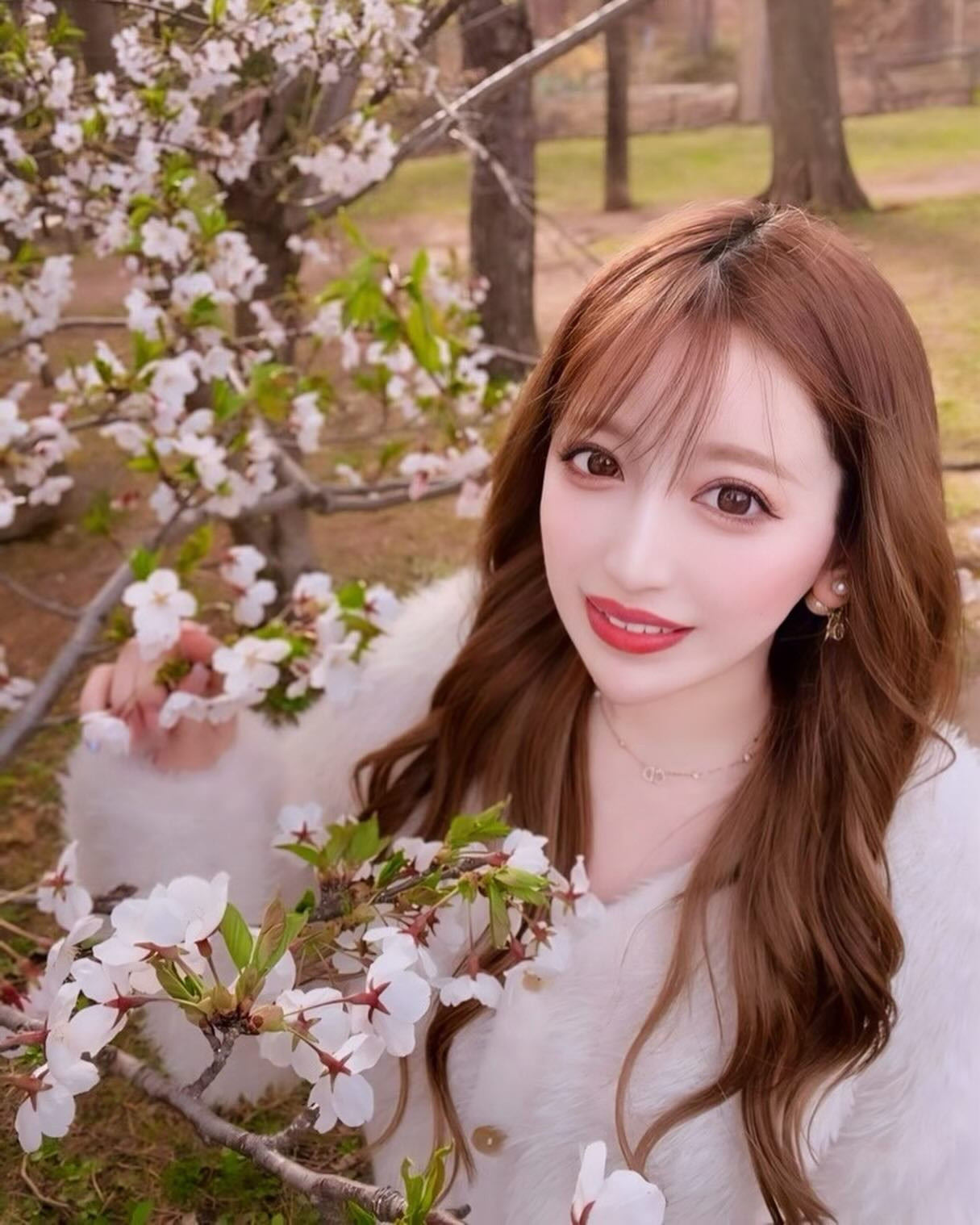 .
.
桜見にいけてはぴはぴ😳🌸💕
写真撮ってくれるチーム友達🫶🏻🫶🏻
俺たち何？え？チーム友達🎶
.
.

#アモン #札幌 #すすきの #ススキノ #キャバクラ #キャバ嬢 #キャバクラ嬢 #ニュークラブ #ニュークラ #ニュークラ嬢 #キャバ #ラウンジ #ラウンジ嬢 #ガールズバー #ホステス #すすきのキャバクラ #すすきのキャバ嬢 #すすきのグルメ #札幌旅行 #札幌グルメ #美人 #美女 #可愛い #可愛い女の子 #銀座 #六本木 #北新地 #錦 #中洲 #お花見