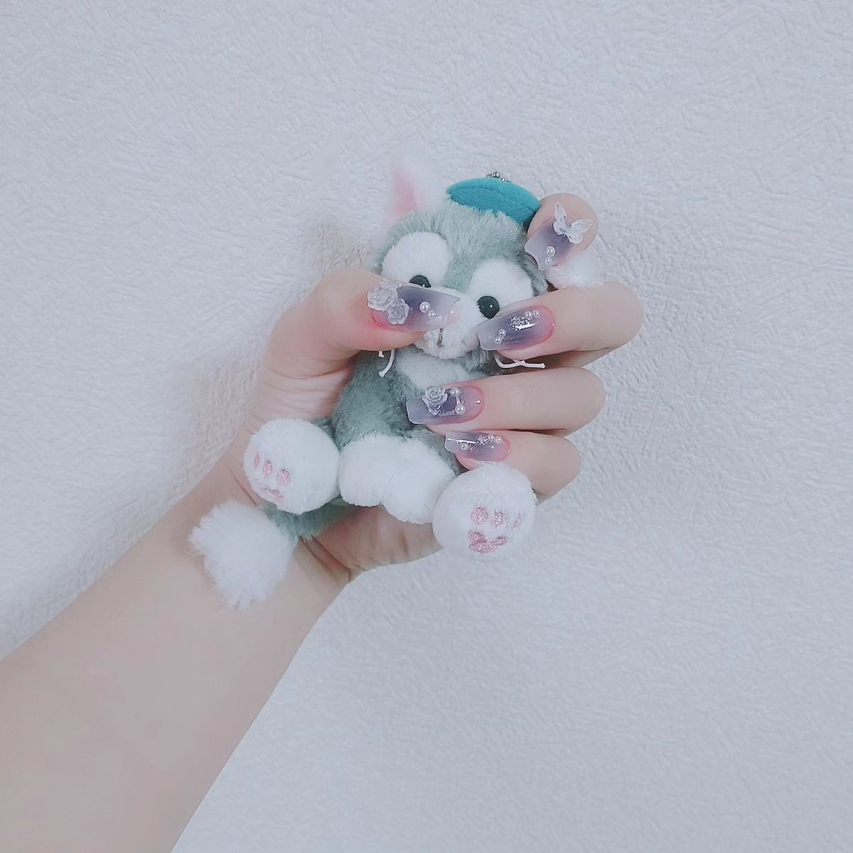 かえで今日いるよ〜！

昨日久しぶりに爪を可愛くしました✋💕

爪と同時に推しのジェラちゃんを見せつける高等なテクニック✨

見に来てくれると嬉しい😳😳

レアラで待ってます🎶