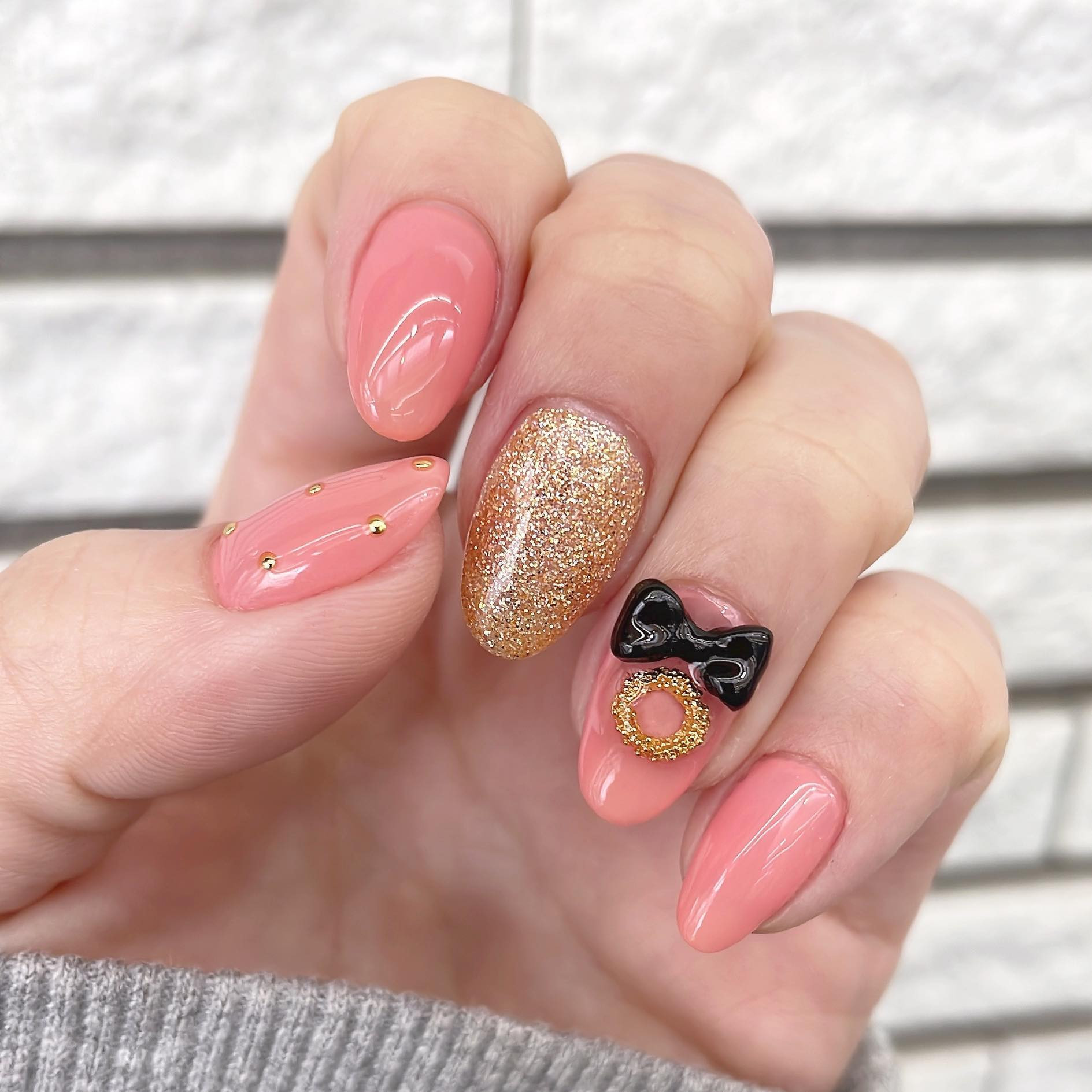 ネイル変えてきました💅

カワイイに全振りのコーラルピンク🩷

日焼けしたらイメージ変わるから
今のうちに！(笑)

今日は冬コート引っ張り出したけど
雨ニモマケズ風ニモマケズ
春気分テンション上げていきましょ〜

┈┈┈┈┈┈┈┈┈┈┈┈┈┈┈┈┈┈ 

札幌市中央区南6西4第21桂和ビル6F 
クラブ我礼〜Galle〜 

 @clubgalle2580 

┈┈┈┈┈┈┈┈┈┈┈┈┈┈┈┈┈┈ 
ご来店予定の方はDMください💌 
 
#ニューネイル #newnails #春色ネイル #クラブ我礼 #