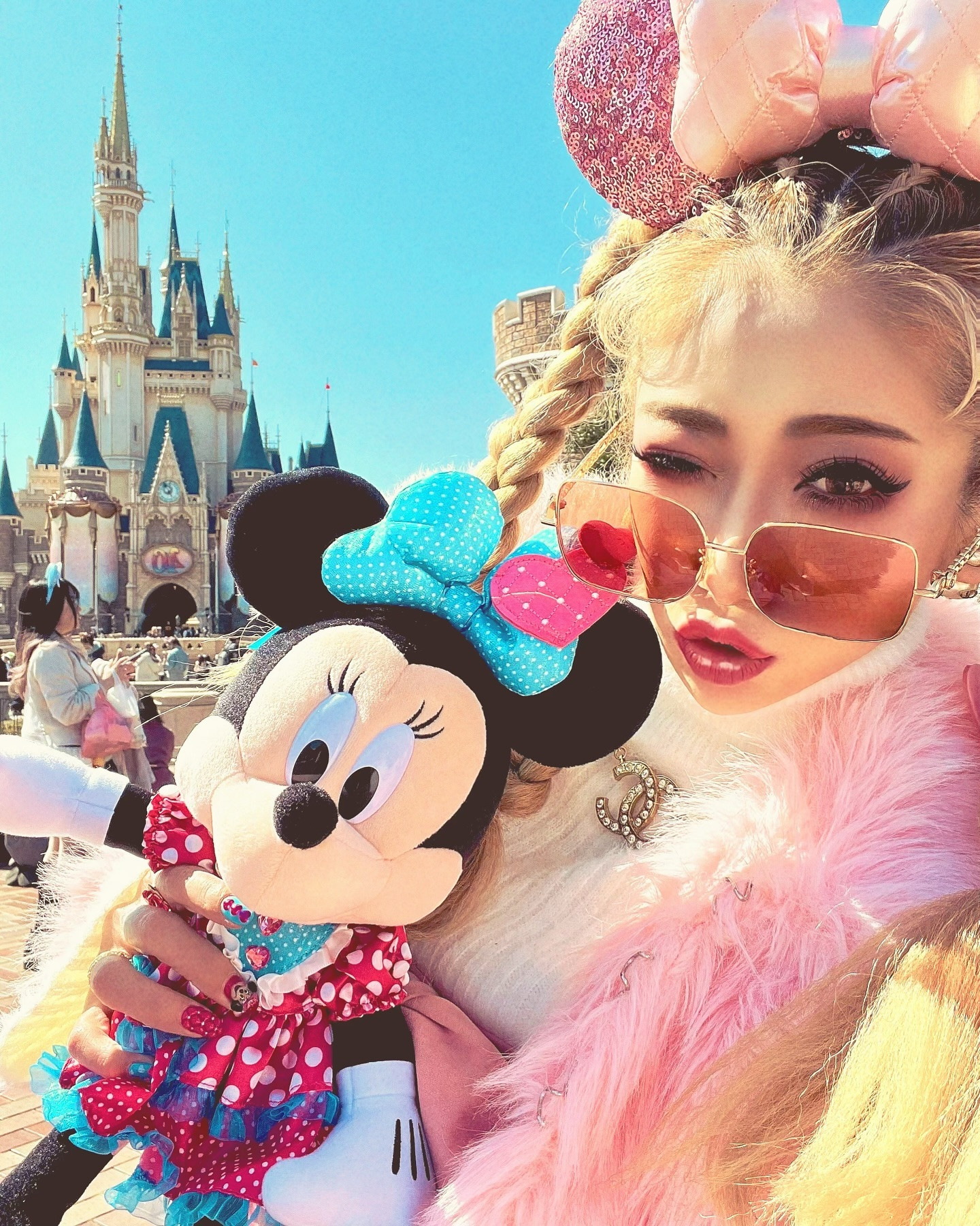 .
お姉達と行ったミニパルにて👧🏼👧🏻🧒🏼👧🏼♡
劇的に盛れた奇跡の1枚は前髪くるんがポイント🧏🏼‍♀️♡
#東京ディズニーリゾート40周年
#ドリームゴーラウンド
#ディズニーパルパルーザ
#ミニーのファンダーランド