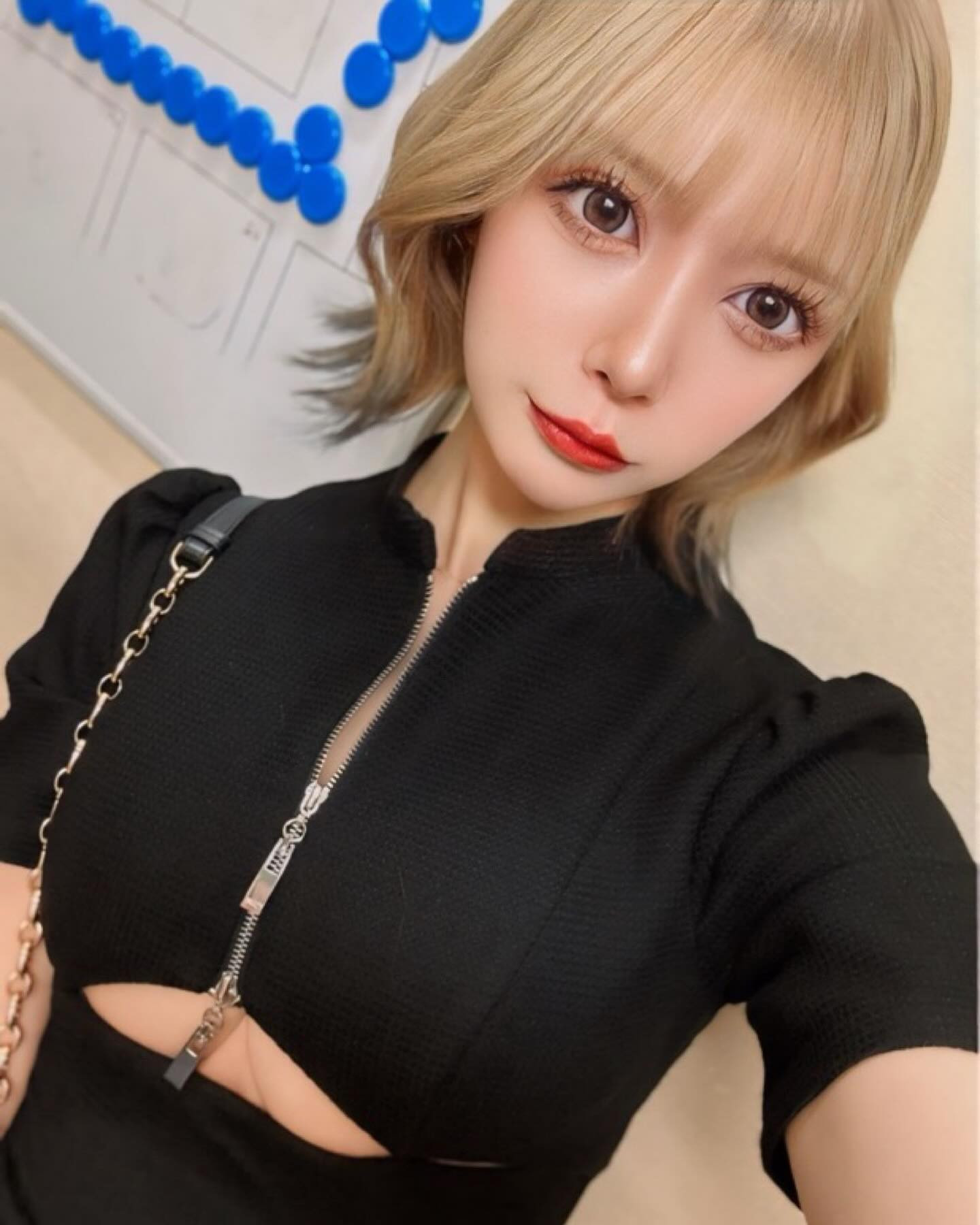 髪色お気に入りすぎるから自慢させて🫶
ちょっと加工強め。笑

#ニュークラブ #ニュークラ #キャバ嬢 #キャバクラ #ホステス #札幌 #すすきの #中洲 #錦#いいね #ドレス #かわいい #ススキノ  #飲み屋 #selfie #l4l #大阪 #国分町#ミナミ #ヘアメイク #instagood #likeforlikes #followme #f4f #TikTok #夜遊び#Amon #ゲーム女子#veila