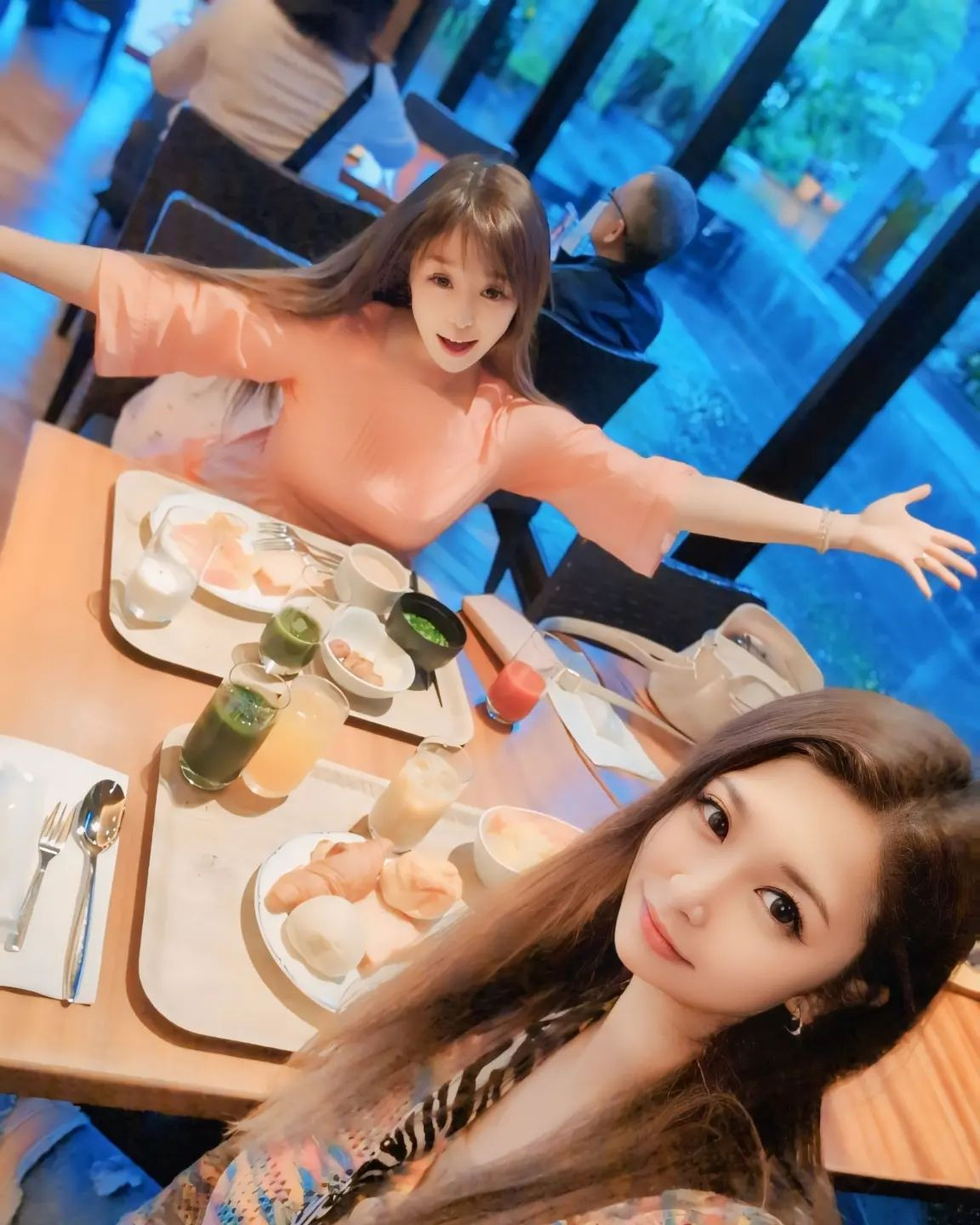 .
.
.
ゆりしぇんしぇいとご朝食♥

フルーツおいしかったぁ🍒💖

@hibiki.group 
@letoile_sinseigroup 
#レトワール#響グループ #水川潤#美松ビル5F#札幌 #すすきの #北海道 #ニュークラブ #ニュークラ嬢 #すすきのニュークラ #ラウンジ #ラウンジ嬢 #キャバクラ #キャバ嬢 #ホステス #夜職 #ナイトワーク #ポケパラ #インスタ指名 #求人 #お酒好きな人と繋がりたい #キャバキャバ #きゃばきゃば#ダイエット