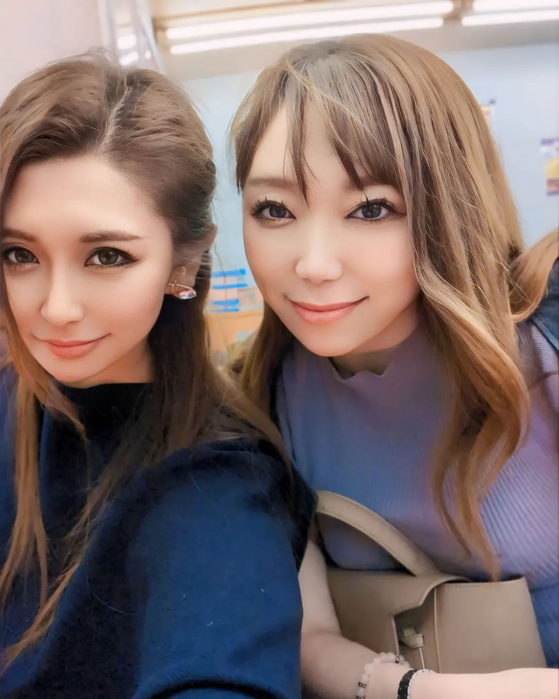 .
.
.
昨日はひなさんとワインいっぱい飲んだよぉぉぉ🍷✨

終始笑いっぱなしで楽しい１日だった☺️✨

からのひなさんと飲みに行って山岡家いっちゃった😂

金曜日らしく酔った１日だったなぁぁぁぁ

朝まで飲むとまじ髪ぐちゃすぎる😂
@hibiki.group
@letoile_sinseigroup 
#レトワール#響グループ #水川潤#美松ビル5F#札幌 #すすきの #北海道 #ニュークラブ #ニュークラ嬢 #すすきのニュークラ #ラウンジ #ラウンジ嬢 #キャバクラ #キャバ嬢 #ホステス #夜職