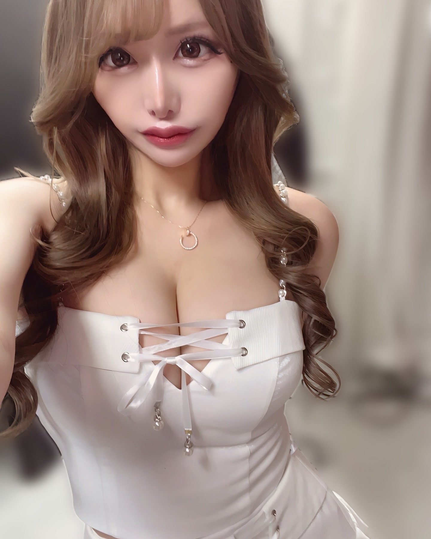 5/19までレースやってます🎵お待ちしてます！
.
.
.
.
.
#キャバ嬢 #歌舞伎町 #春 #出会いと別れ #ハマってる 
#白ドレス #加工