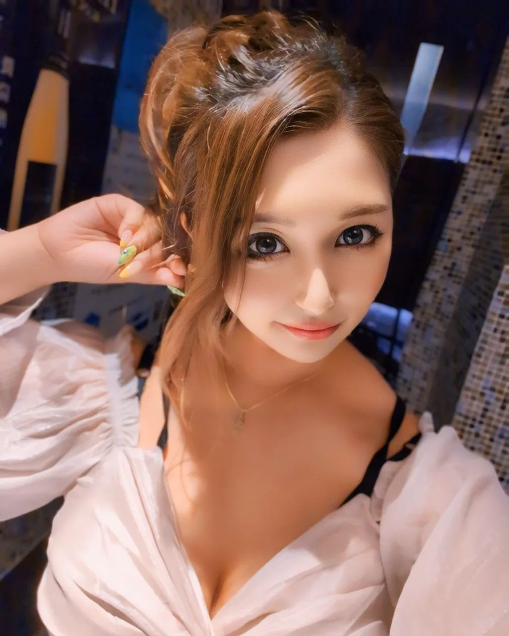 .
.
.
昔のニュークラ嬢の撮り方してみました😆

今日は飽きたからアップにしたお💁🏼‍♀️

すききのまんぞく？だかて本はまだあるのかにゃ？？？🤔💭

出勤いたした🫶
@hibiki.group
@letoile_sinseigroup
#レトワール#響グループ #水川潤#美松ビル5F#札幌 #すすきの #北海道 #ニュークラブ #ニュークラ嬢 #すすきのニュークラ #ラウンジ #ラウンジ嬢 #キャバクラ #キャバ嬢 #ホステス #夜職 #ナイトワーク #ポケパラ #インスタ指名 #求人 #お酒好きな