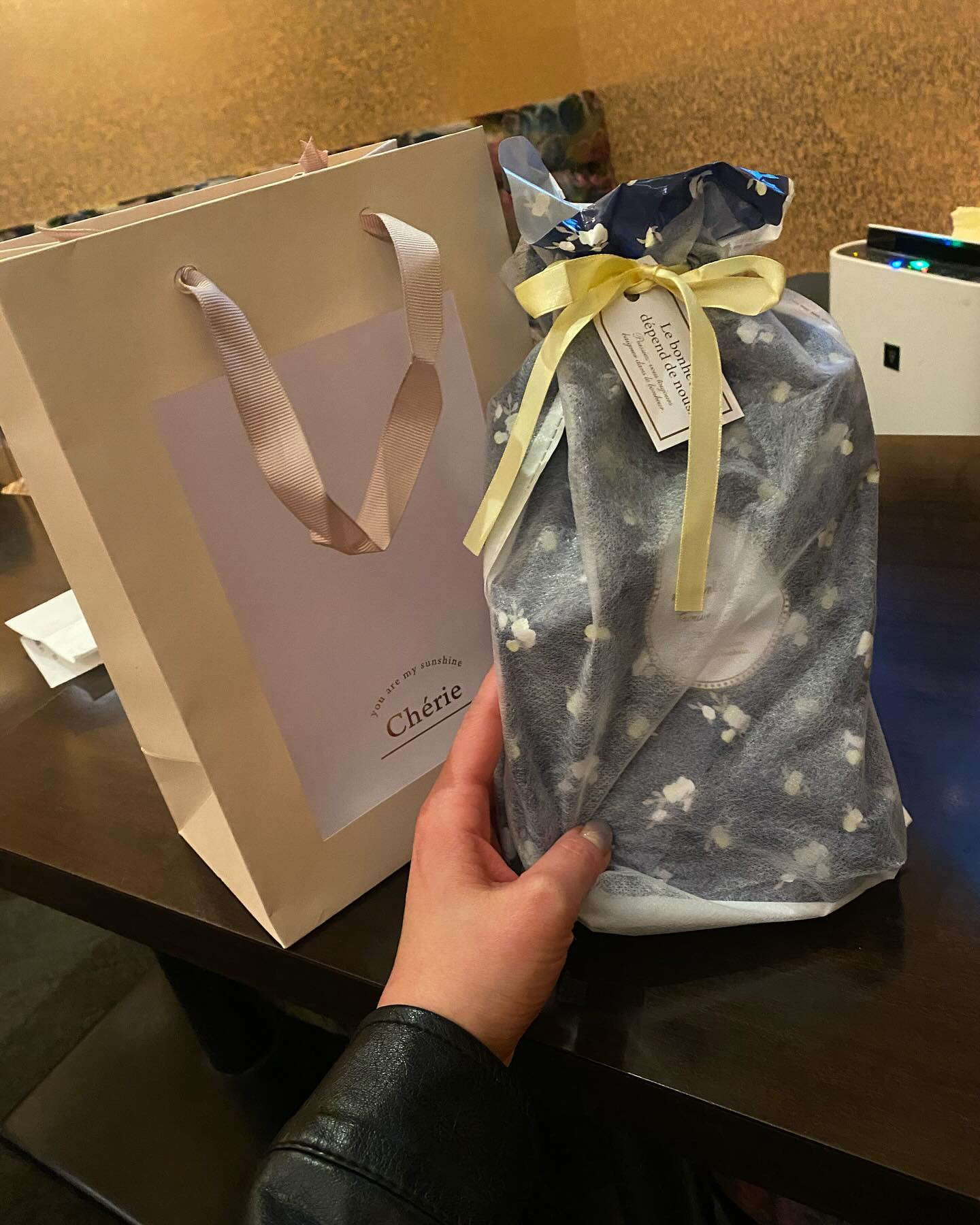 こんにちは🎶
今日もいいお天気ですね☘️
春生まれだから春が好きなので嬉しいです😊

またまたプレゼントを頂きまして♡

嬉しい限りです⭐️

今週は今日から出勤致します🎵

元気に楽しく頑張ります╰(*´︶`*)╯

#クラブ我礼#すすきの

@clubgalle2580