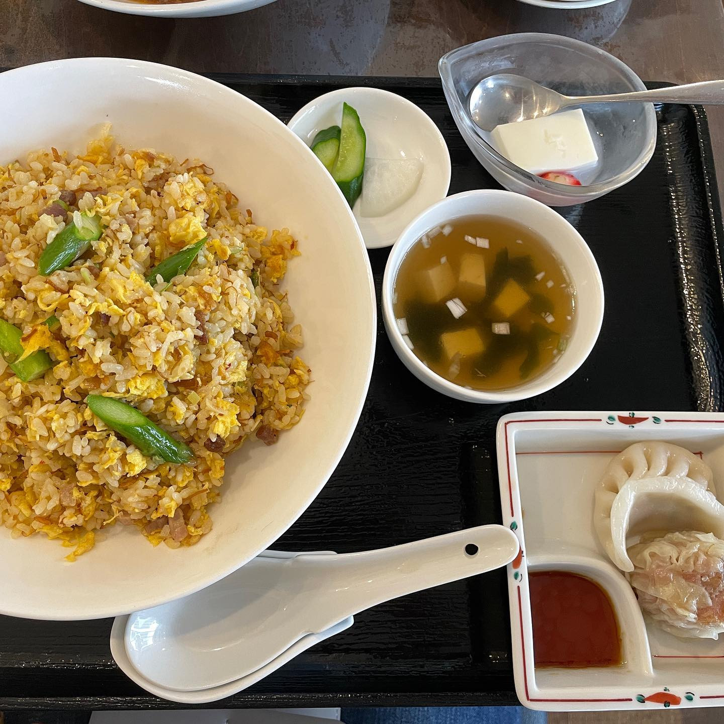 友人におすすめされた中華で
ランチしてきました！

角煮が絶品すぎて
上だけおかわりー！ってしたかった(笑)

今週今日から出勤です、よろしくお願いします👾

┈┈┈┈┈┈┈┈┈┈┈┈┈┈┈┈┈┈ 

札幌市中央区南6西4第21桂和ビル6F 
クラブ我礼〜Galle〜 

 @clubgalle2580 

┈┈┈┈┈┈┈┈┈┈┈┈┈┈┈┈┈┈ 
ご来店予定の方はDMください💌 
 
#中華 #春夏秋冬 #札幌グルメ #クラブ我礼 #クラブガレ #ガレ #北海道 #札幌 #すすきの #ススキノ #クラブ 