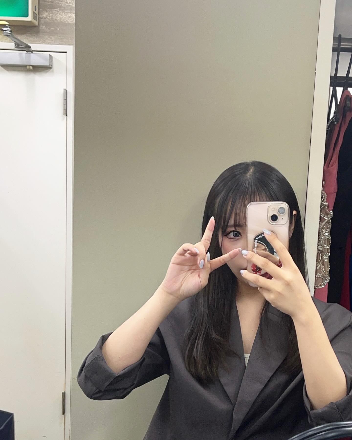 お昼の仕事後の私。

.
.
.

#wワーク #新宿 #歌舞伎町 #キャバ嬢 #キャバクラ #撮影 #ヘアアレンジ  #リュアーグ #指名  #六本木  #instagood #instalike #lfl #暗髪  #いいね返し #きゃばきゃば #ドレス #水商売 #自撮り女子 #selfie #フォロー返します  #酒好きな人と繋がりたい #かわいい  #シャンパン #キャバ #むちむち #ギャル