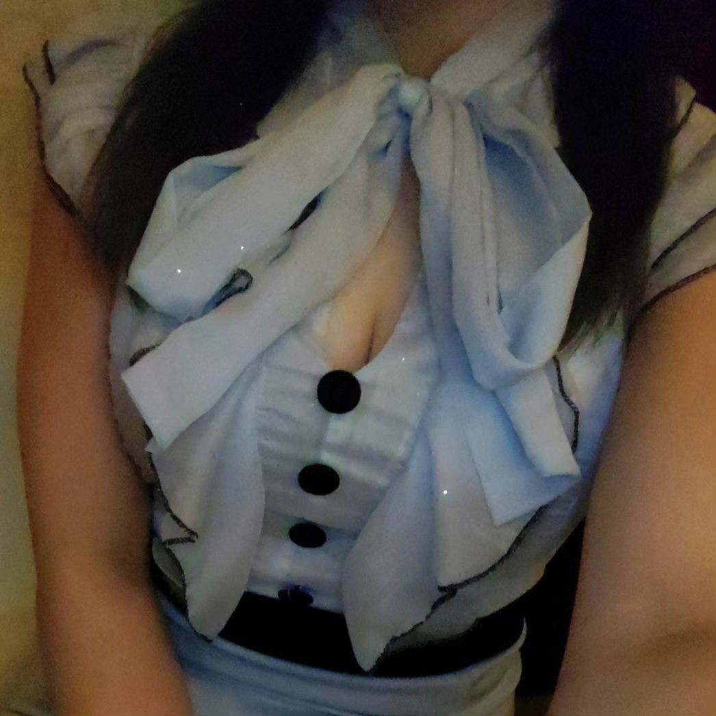 かえでしゅーーーきん！！

今日は雨だね☔😰

みんなテンション下がってないかな？

レアラに癒されに来て〜〜❣️❣️

みんなとお話したら気分は太陽サンサンお天気さんになるかも🌞

今日もご来店お待ちしております💕