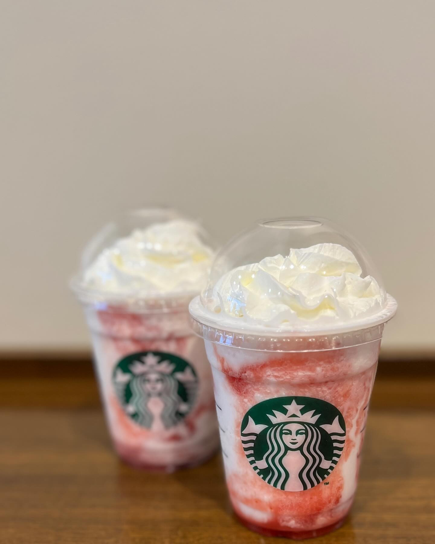 こんにちは☆

今日は友達とショッピング🛍に行ってきましたぁ〰️☆

歩くためのサンダルを購入しましたぁ〰️✨️✨️

やっぱり自分の歩きやすい靴を探すのって結構大変です☆

もちろん、スニーカーも履きます👟

スタバ新作のストロベリーフラペチーノ🍓は美味しかったです☆

今日も出勤します☆