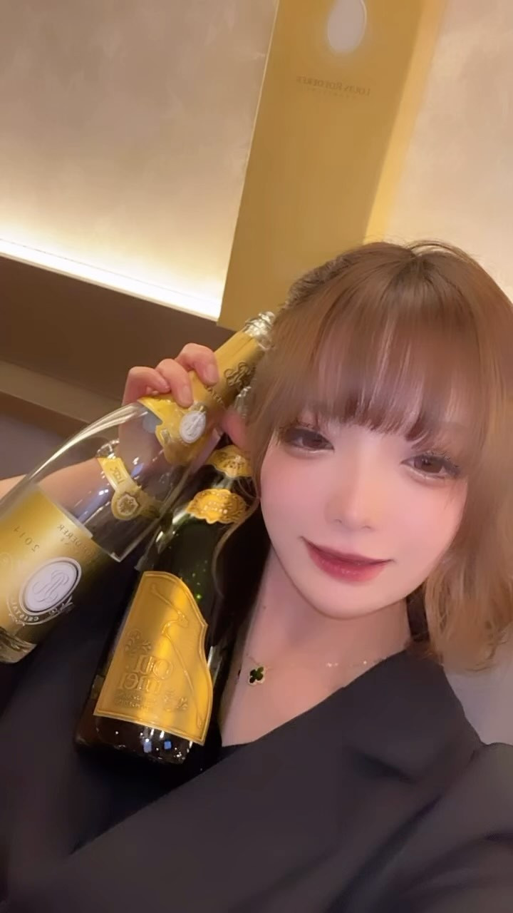こんばんは、ゆきです😊

先日ソウメイとルイクリ頂きました✨️
たくさんありがとうございます🥂 ͛おいしかった〜！！

本日20:30より出勤してます😌

21日火曜日はおやすみをいただきます🙇‍♀️

 #諏訪市  #長野県  #キャバクラ  #キャバ嬢  #clubk  #ぽんぽんぺいん