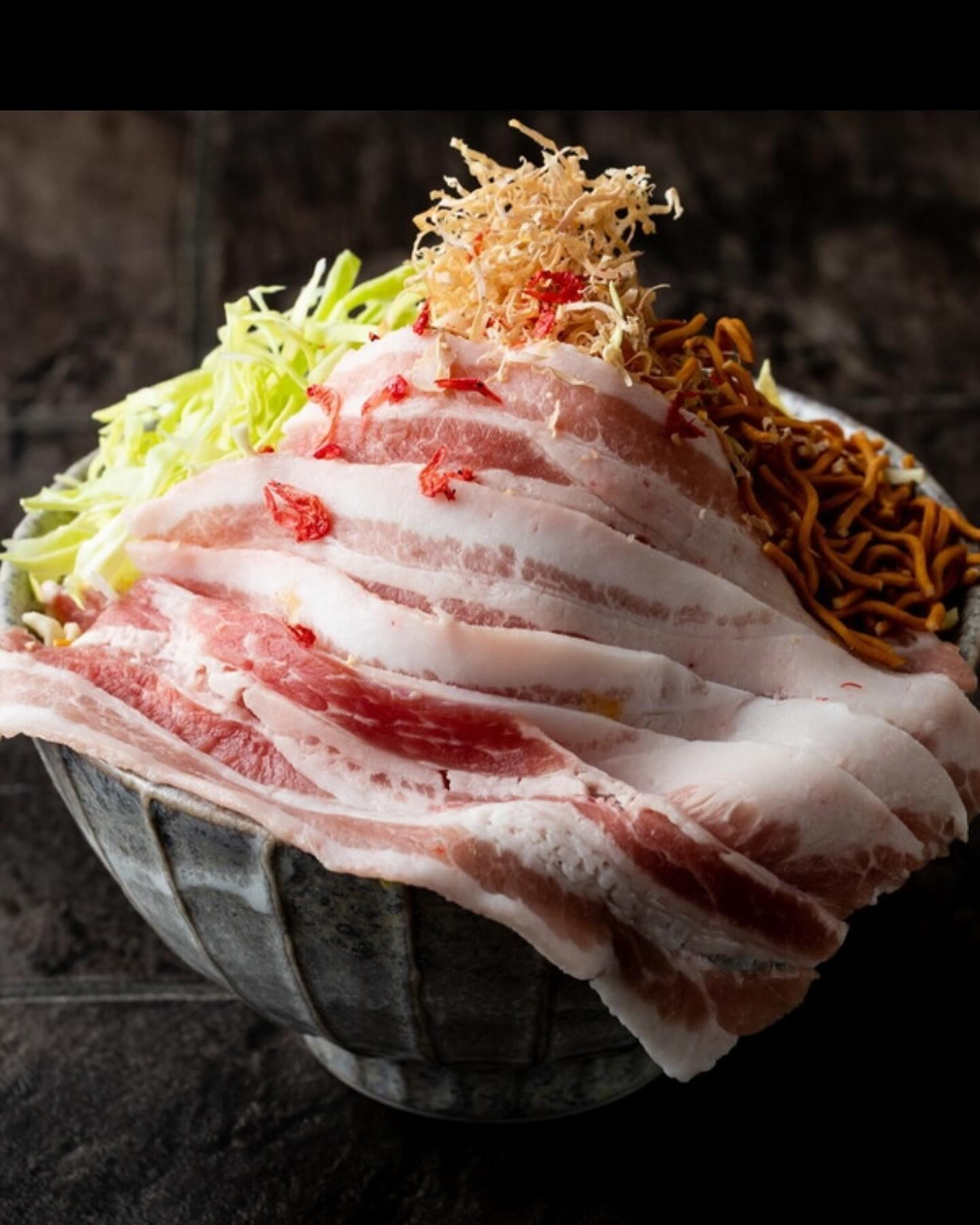 昨日もたーくさんお散歩しました☀️
散歩行きたがるくせに帰ったら疲れてぐっすり☺️

何を食べるにも冒険があまりできないタイプですが、初めて、キムチもんじゃに挑戦してみました😋
美味しかったけど、辛かったなぁ〜😅
めちゃくちゃ久しぶりにもんじゃ食べました❣️
焼きそば、だしがきいててとっても美味しかったです♪

今週も始まりましたね💨

@clubgalle2580 
#club我礼#すすきの
#もんじゃ