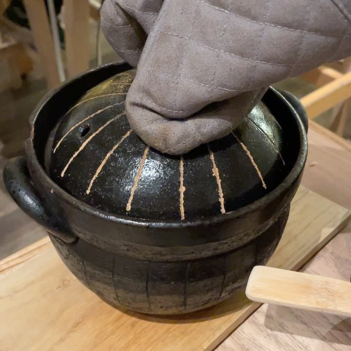 お気に入りのお店シリーズ✨(？)

友達に教えてもらってから
めっちゃリピートしているお店
一鱗酒場🥰

何食べても美味しい❤️
鯛のヒレ酒も美味しい❤️

美味しいからお酒が進むダメなやつ🤤

今日も飲みましょ〜🥂

┈┈┈┈┈┈┈┈┈┈┈┈┈┈┈┈┈┈ 

札幌市中央区南6西4第21桂和ビル6F 
クラブ我礼〜Galle〜 

 @clubgalle2580 

┈┈┈┈┈┈┈┈┈┈┈┈┈┈┈┈┈┈ 
ご来店予定の方はDMください💌 
 
#一鱗酒場 #いちうろこさかば #札幌グルメ #すすきのグルメ